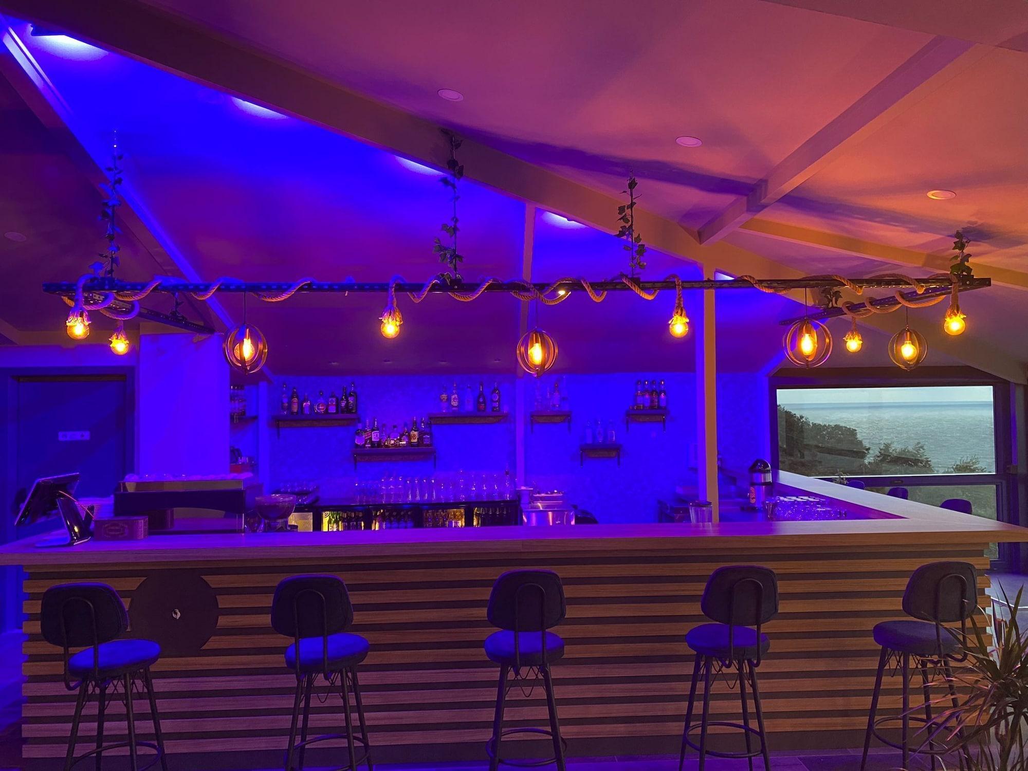 Bar/Salón Yason Blue Hotel