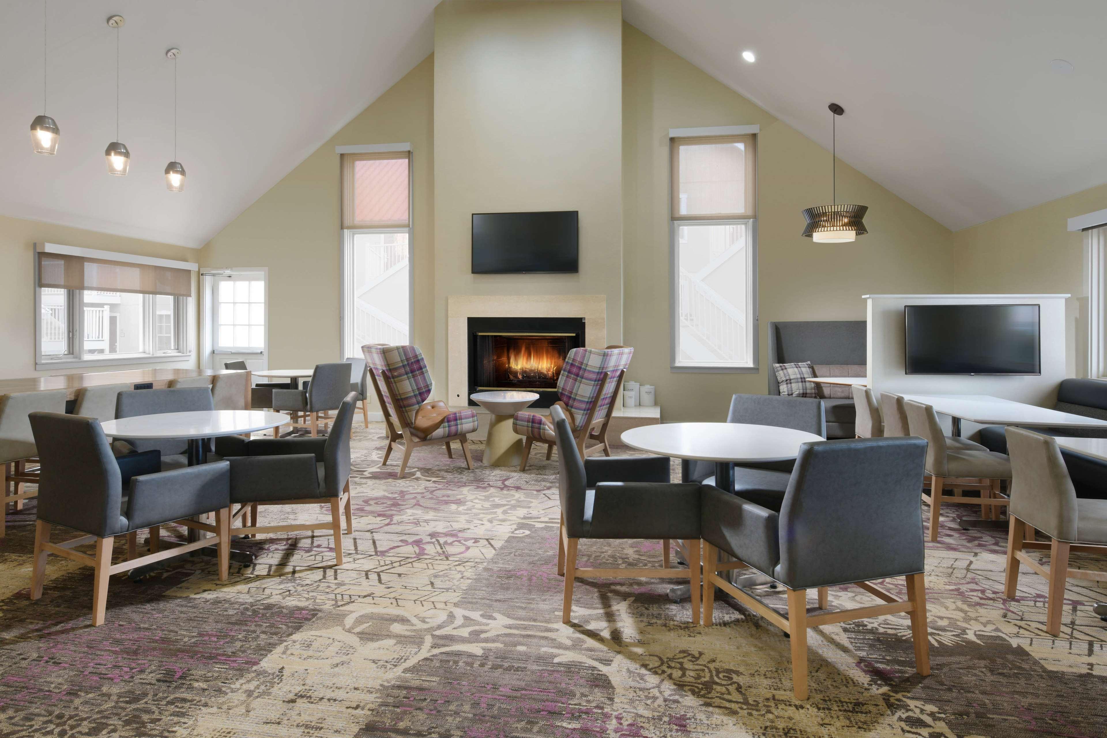 Vista Lobby Sonesta ES Suites Albuquerque