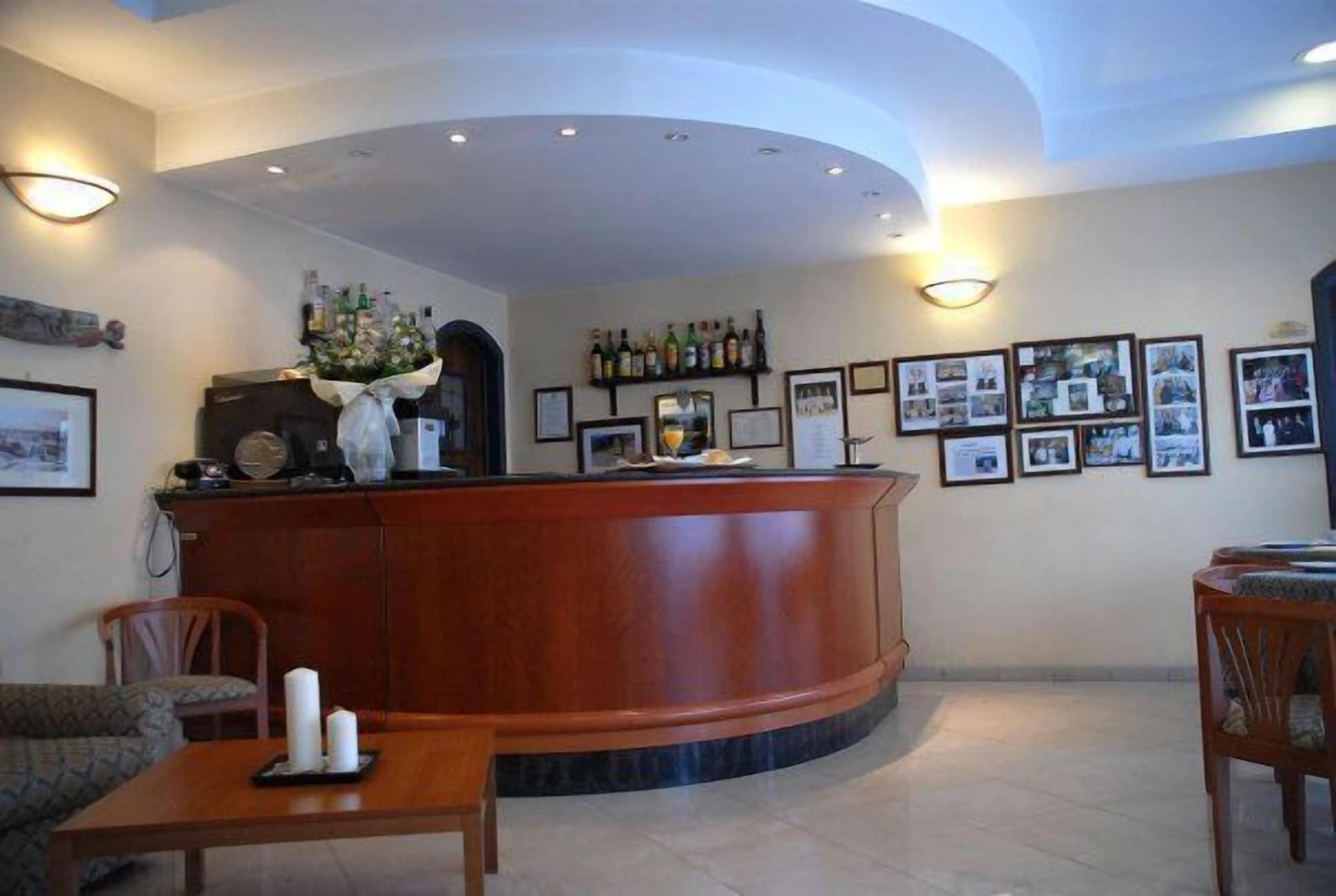 Bar/Salón Hotel Scrivano