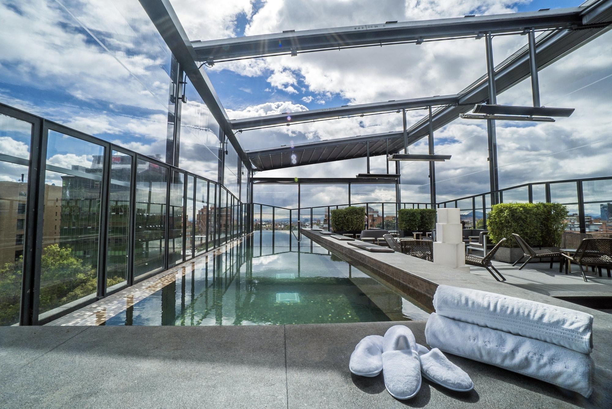 Vista Piscina BOG Hotel