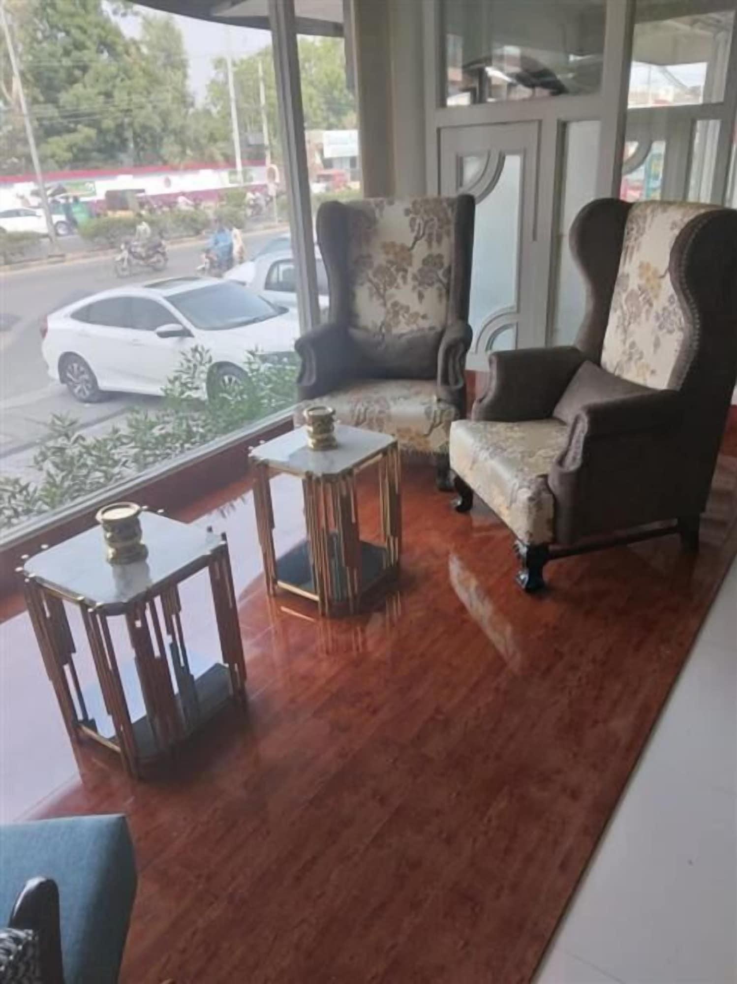 Vista Lobby Lords Inn Hotel