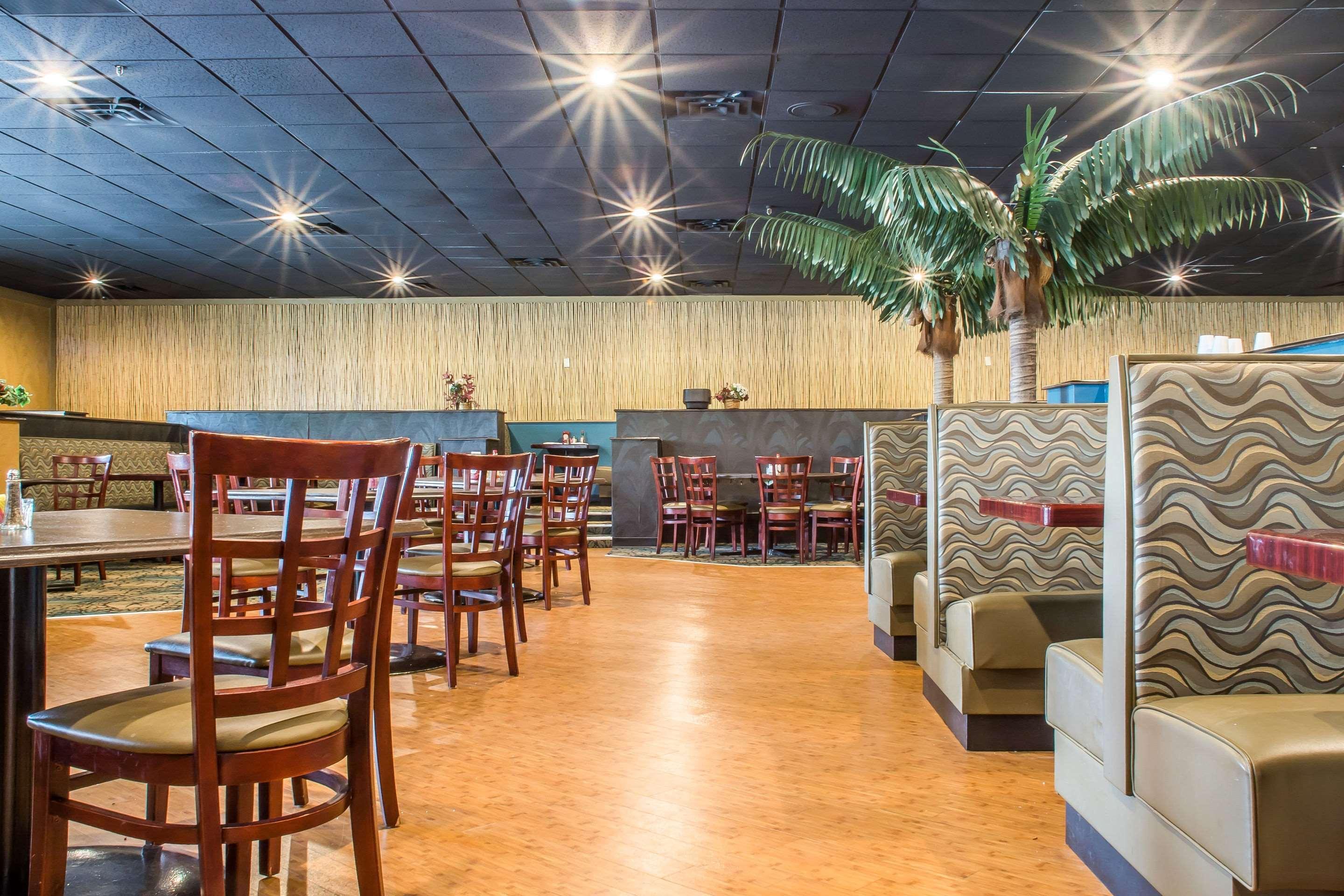 Restaurant Quality Inn & Suites Palm Island Indoor Waterpark