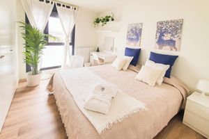 Alquiler Vacacional - Piso Moderno 4 Dormitorios con Piscina, , Gimnasio, Sala de Yoga y Parking