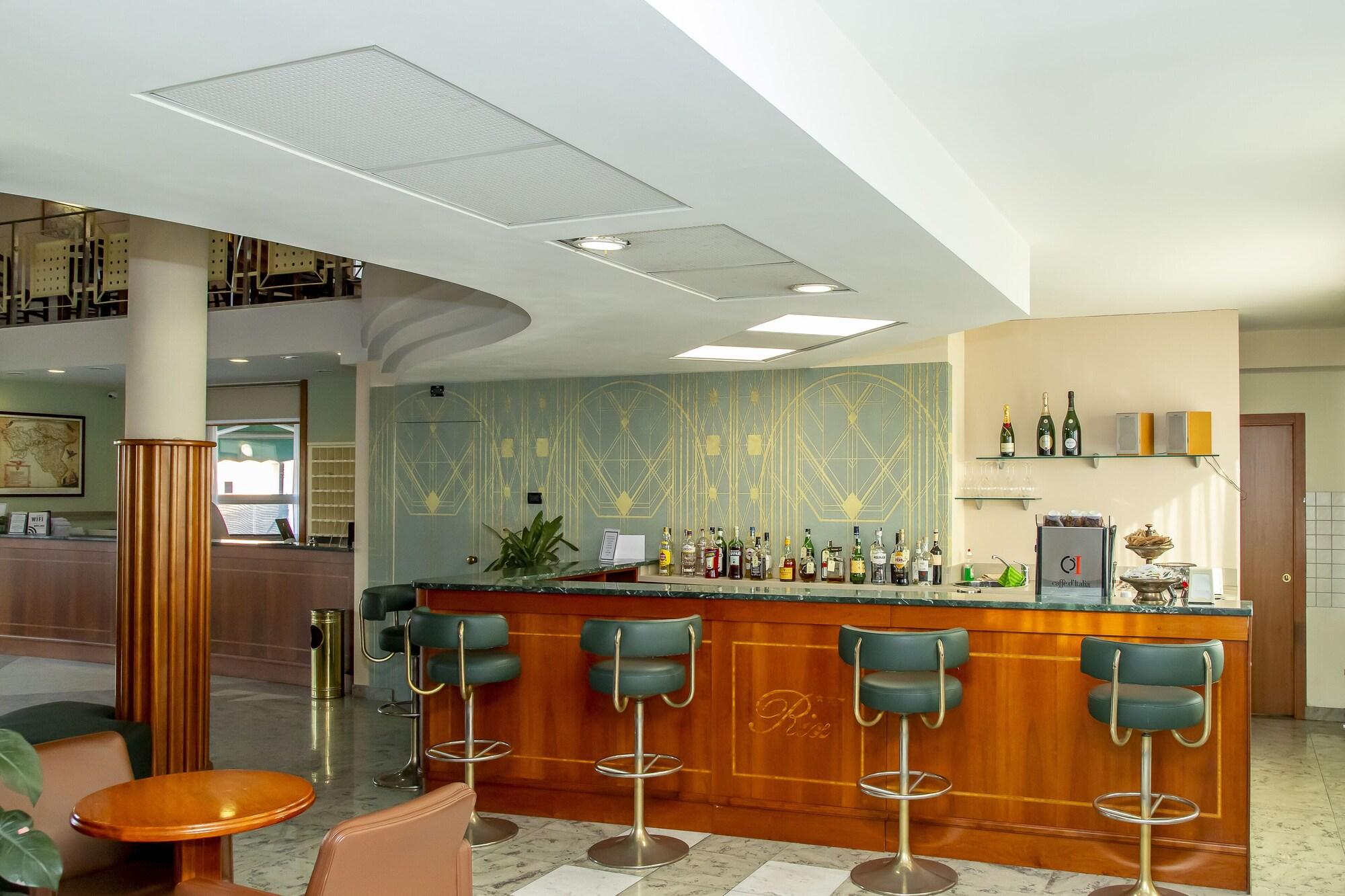 Bar/Salón Hotel Riz