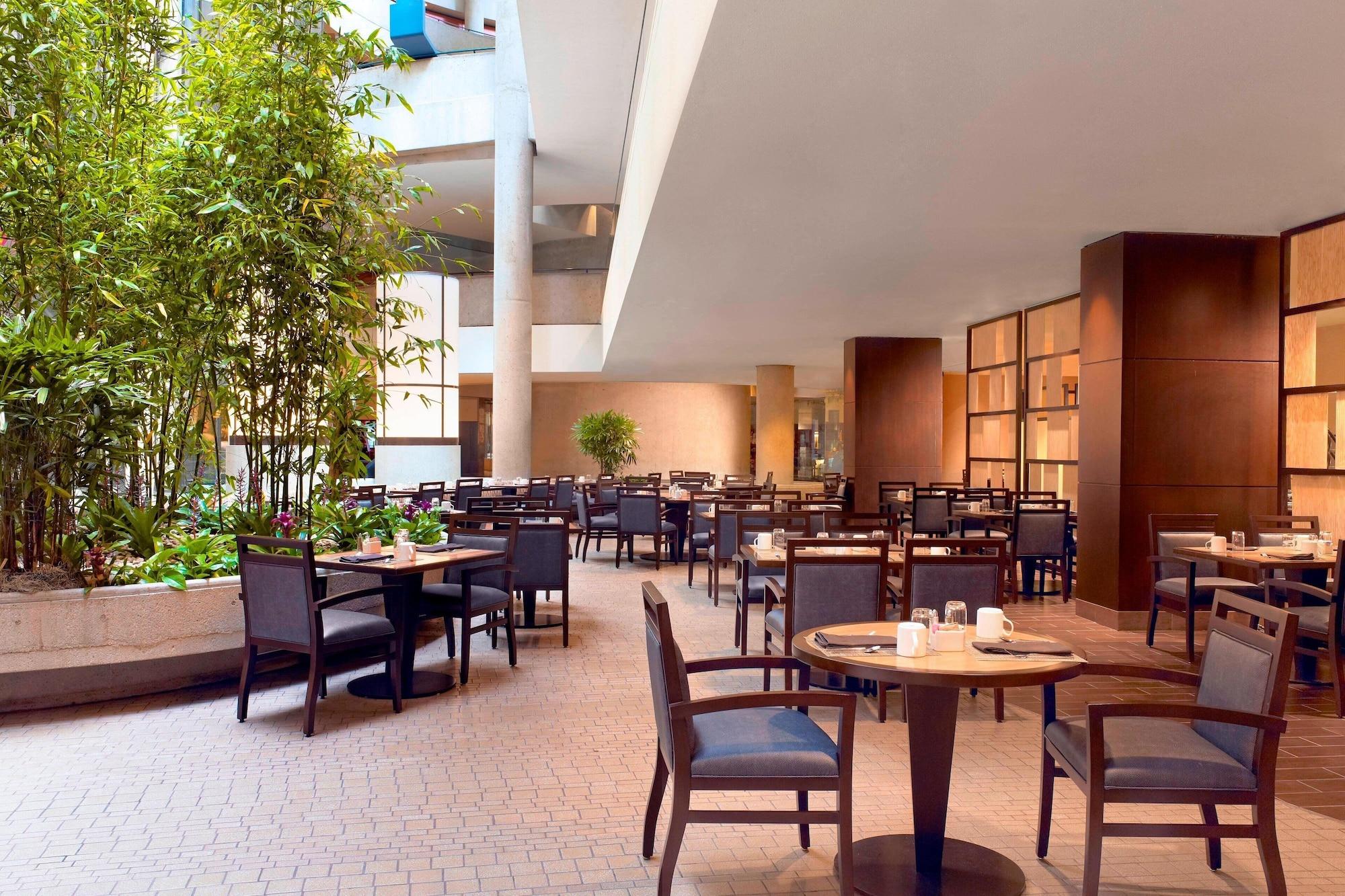 Restaurant The Westin Bonaventure Hotel and Suites, Los Angeles