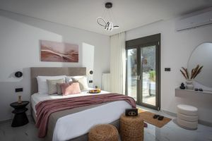 Alquiler Vacacional - Villa De Lujo: a brand-new, luxurious 4-bedroom getaway.