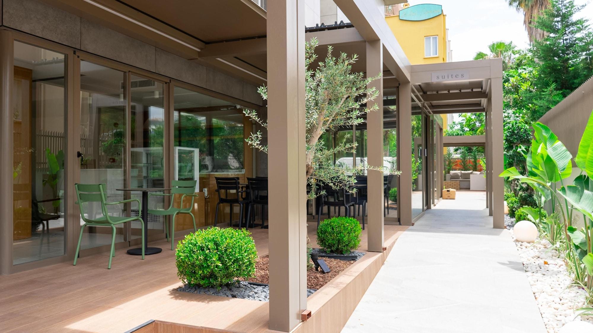 Vista Exterior Bomo Suites