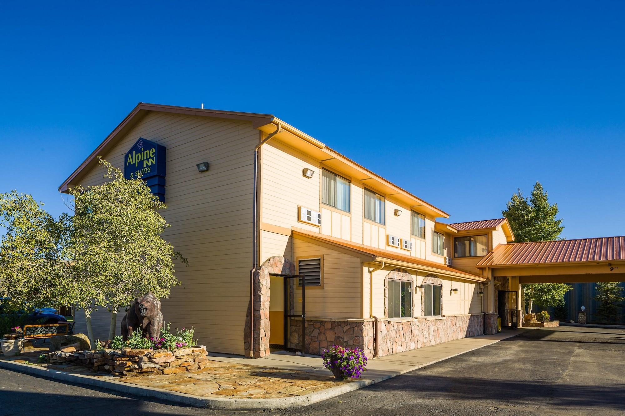 Vista Exterior Alpine Inn & Suites