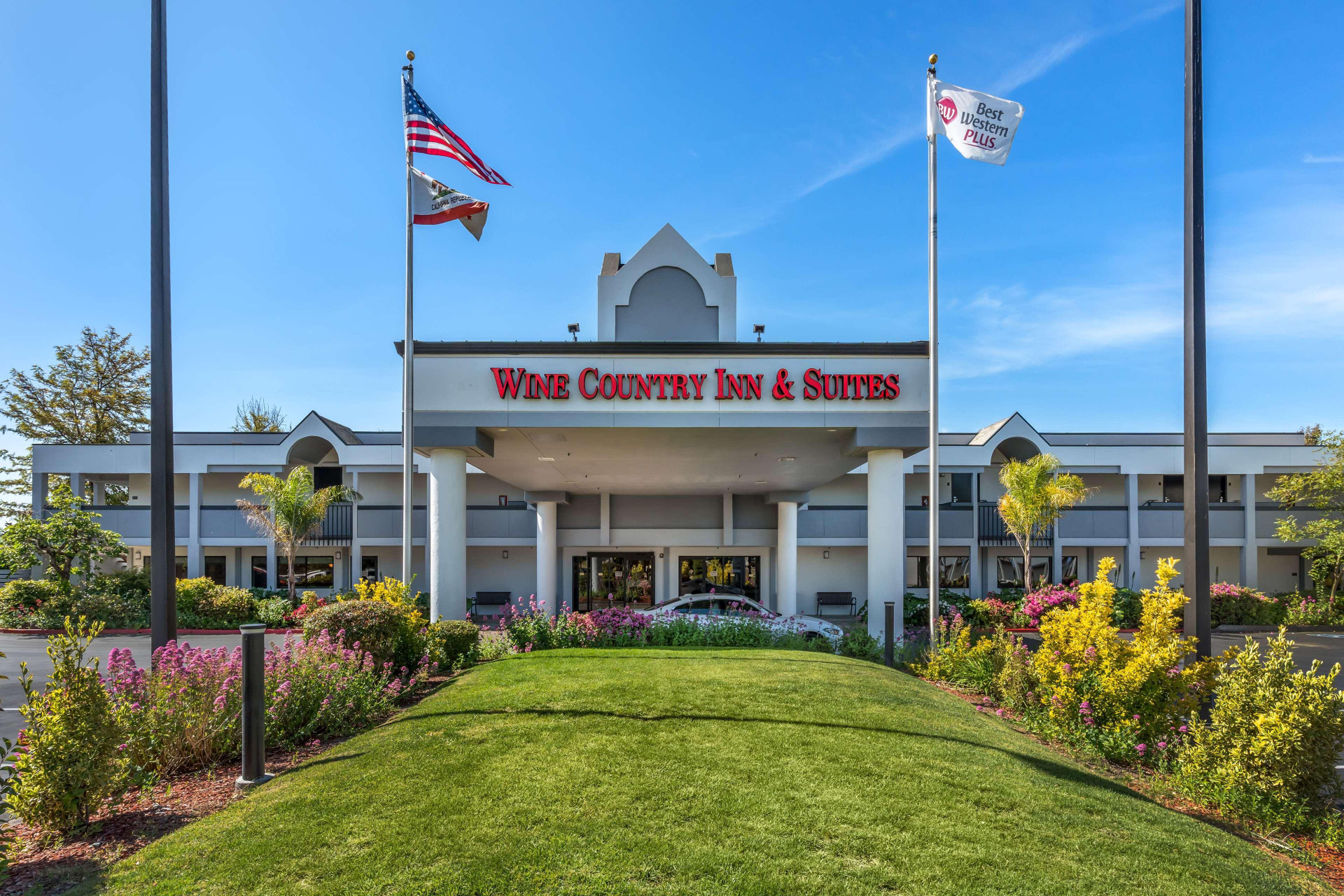 Vista Exterior Best Western Plus Wine Country Inn & Suites