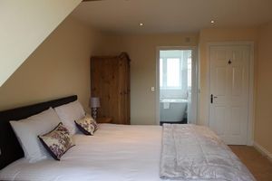 Alquiler Vacacional - Comtemporary Spacious -  Sleeps 7 Family friendly, enclosed garden, with Wifi