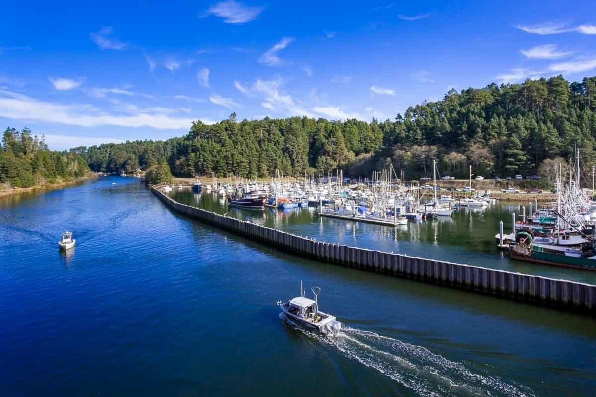 Playa Noyo Harbor Inn Restaurant and Tavern