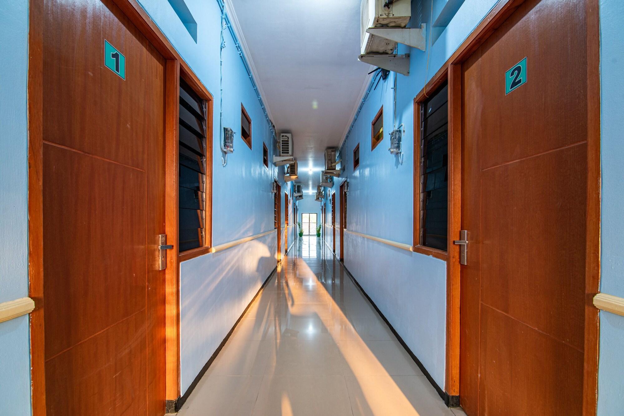 Varios OYO 1560 Griya Amin