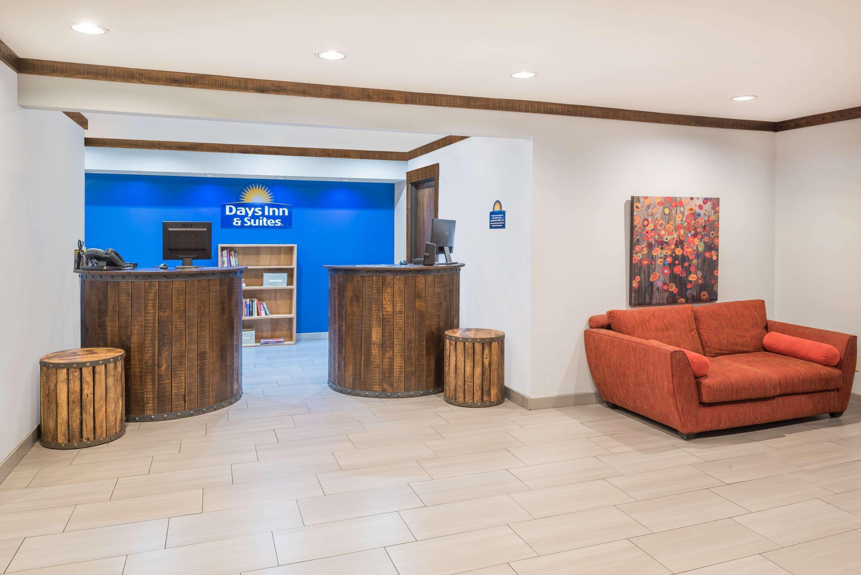 Vista Lobby Days Inn by Wyndham Osage Beach Lake of the Ozarks