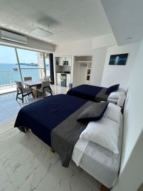 Terrific 1-bedroom studio next to the Ocean in Acapulco, Mexico - Hoteles en Zona Dorada de Acapulco