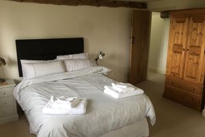 Alojamiento - 16thCentury cottage, foothills of Glastonbury Tor, outdoor pool.