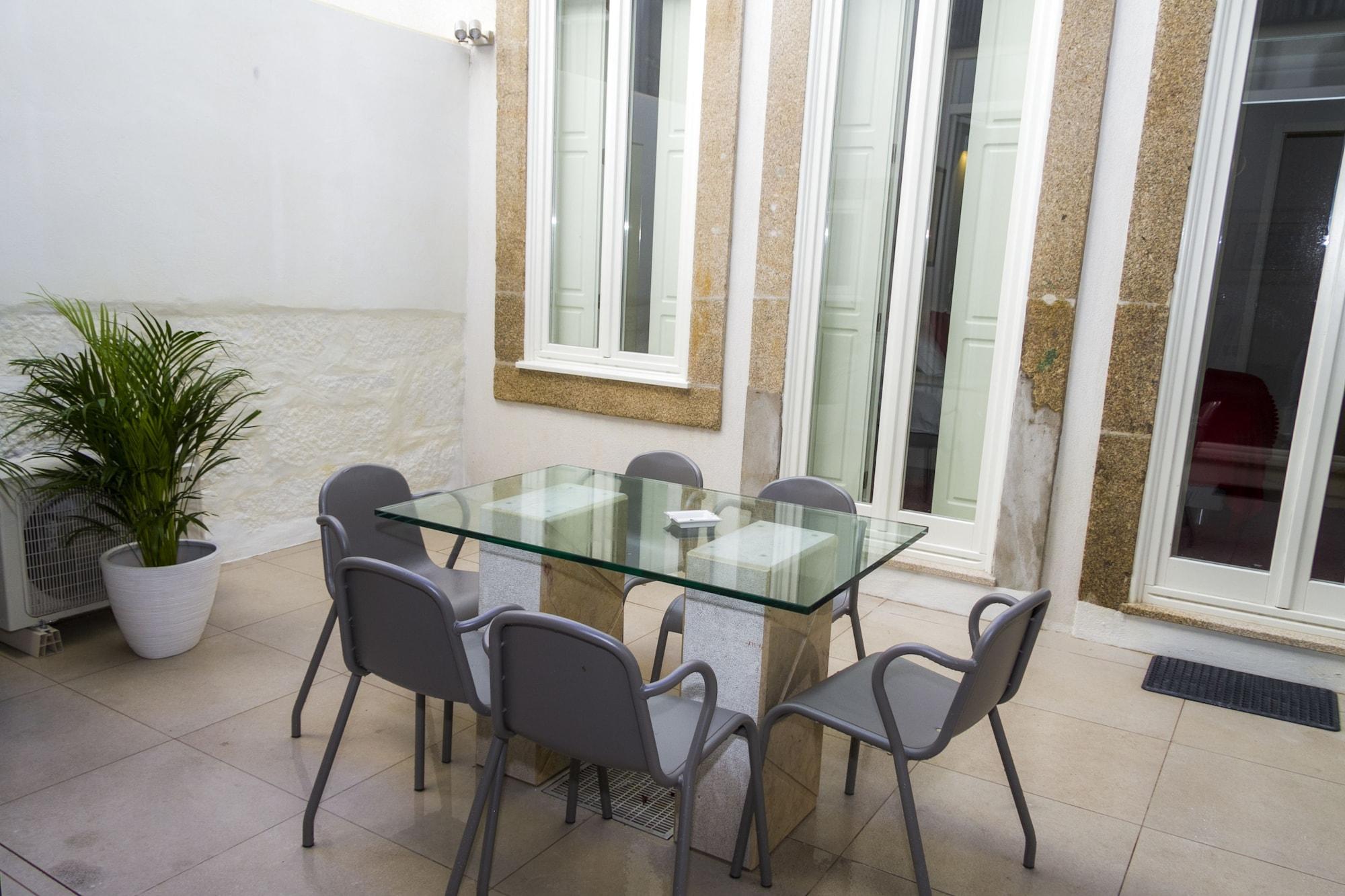 Equipamiento de Habitación Liiiving in Porto Central Secret Terrace