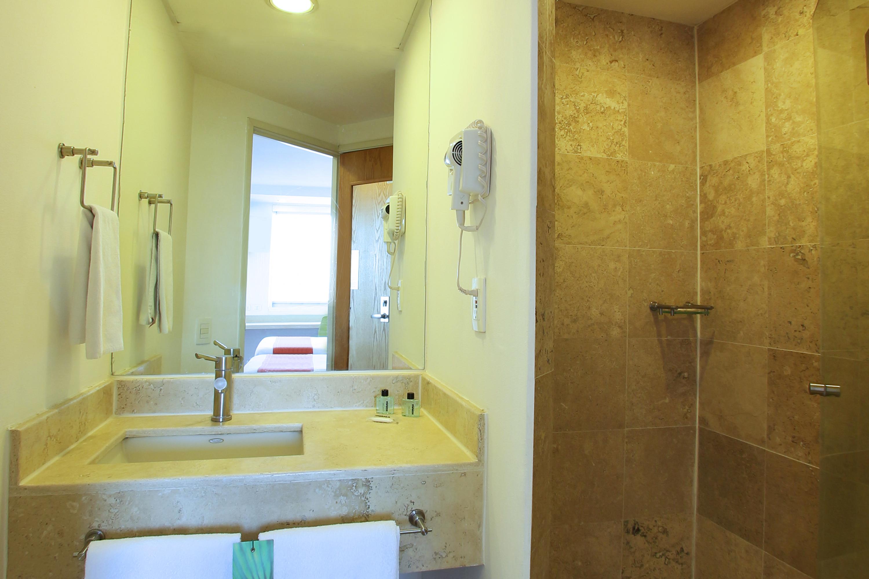 Baño one Queretaro Plaza Galerias