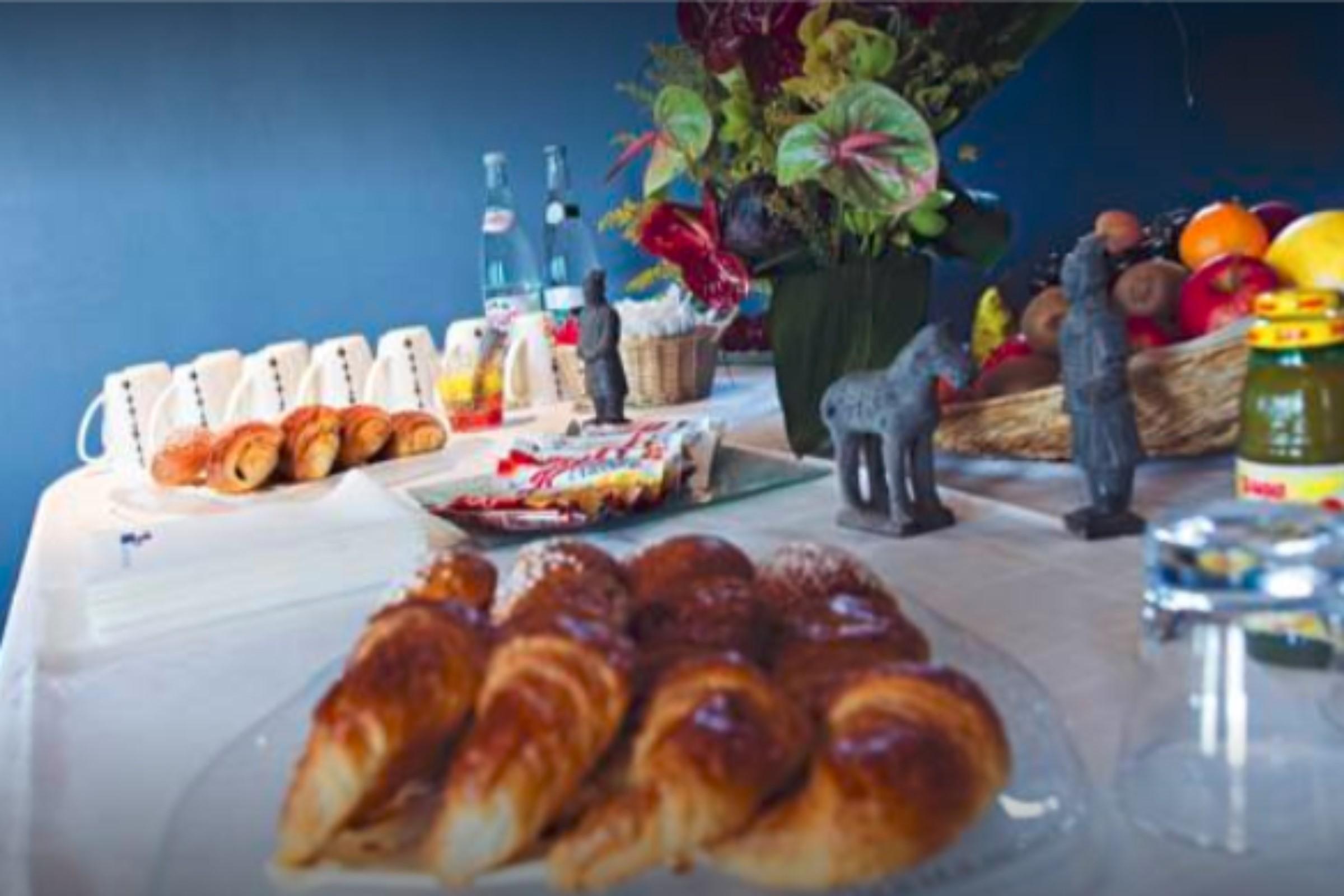 Restaurant Standing Hotel Suites