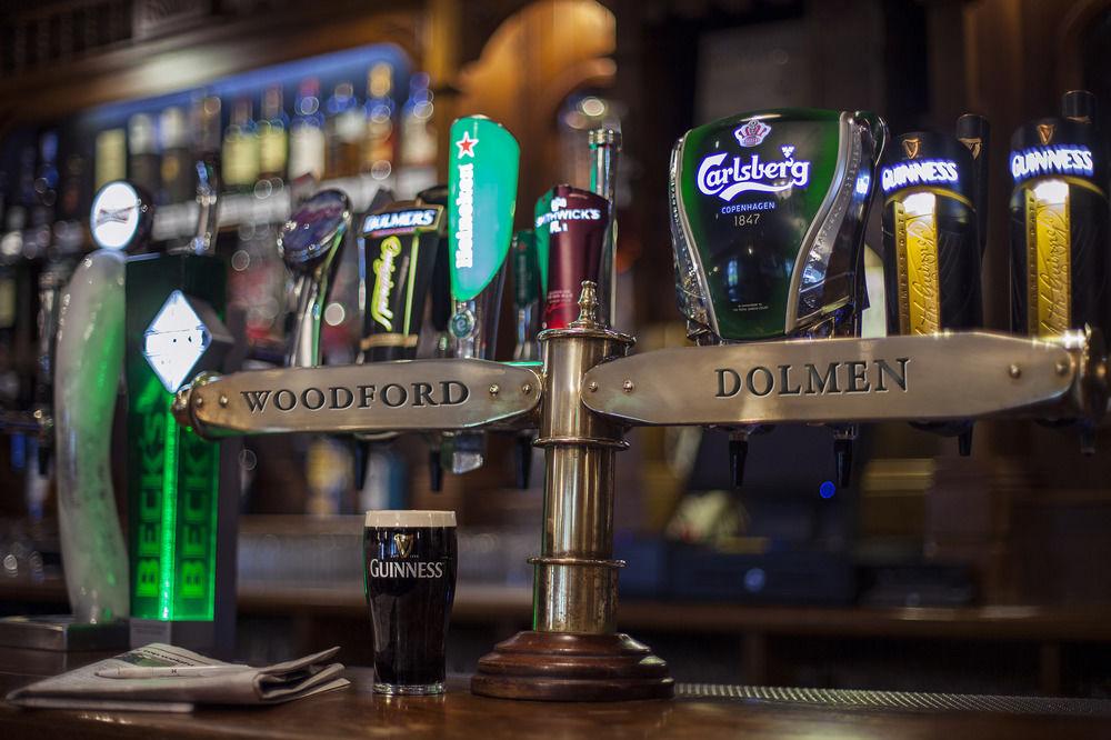 Bar/Salón Woodford Dolmen Hotel