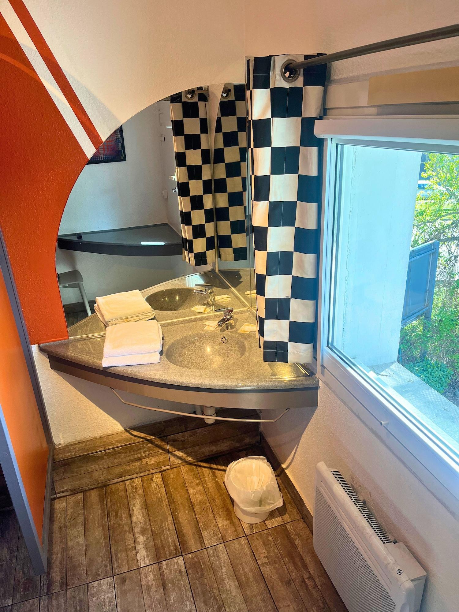 Equipamiento de Habitación Egg Hotel Sarcelles