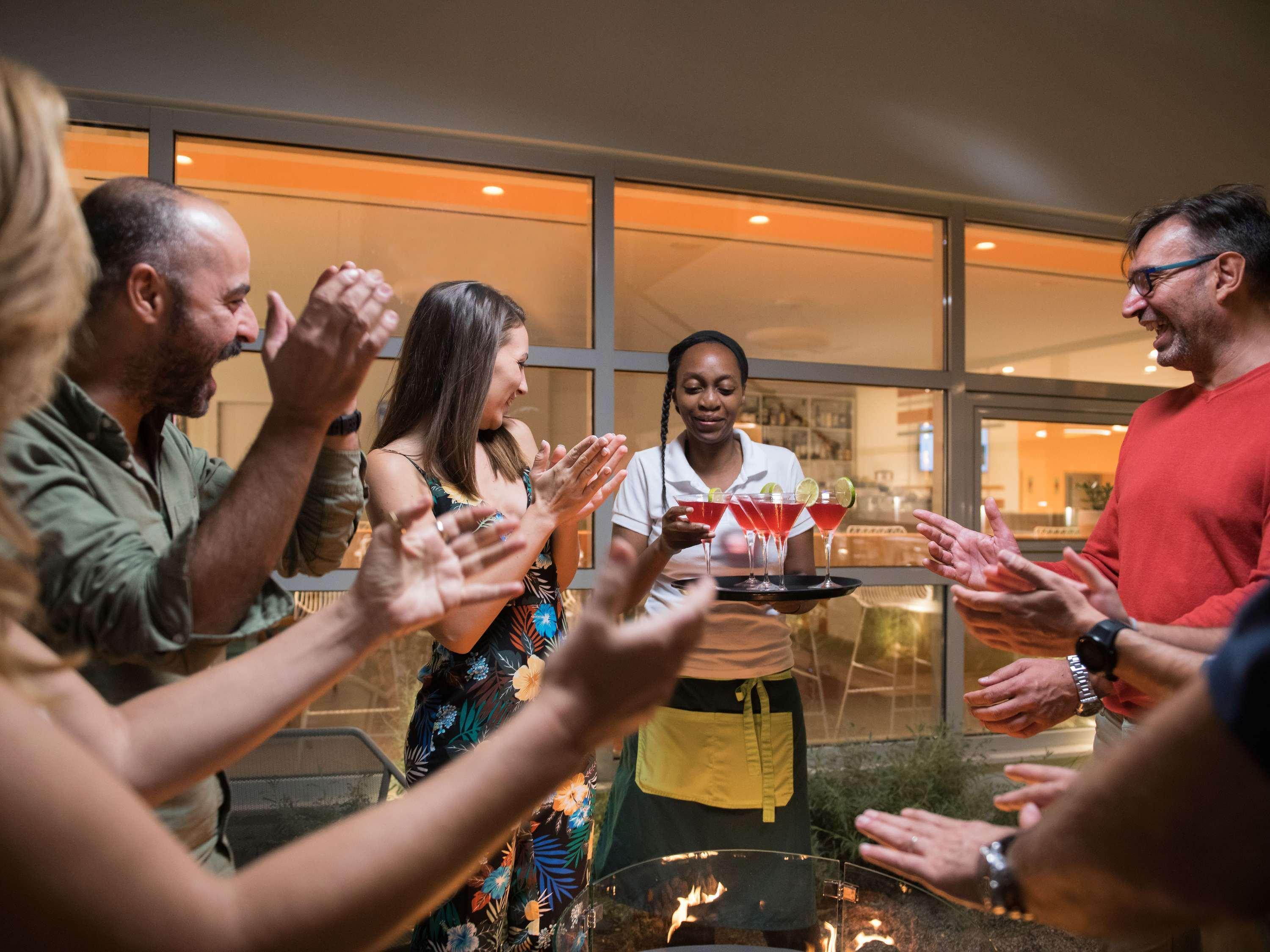 Bar/Salón ibis Styles Athens Routes