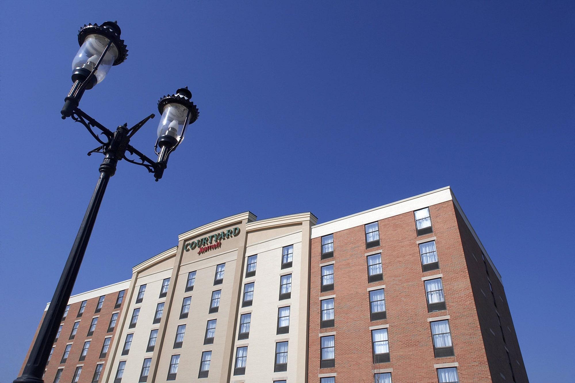 Vista Exterior Courtyard by Marriott Hamilton