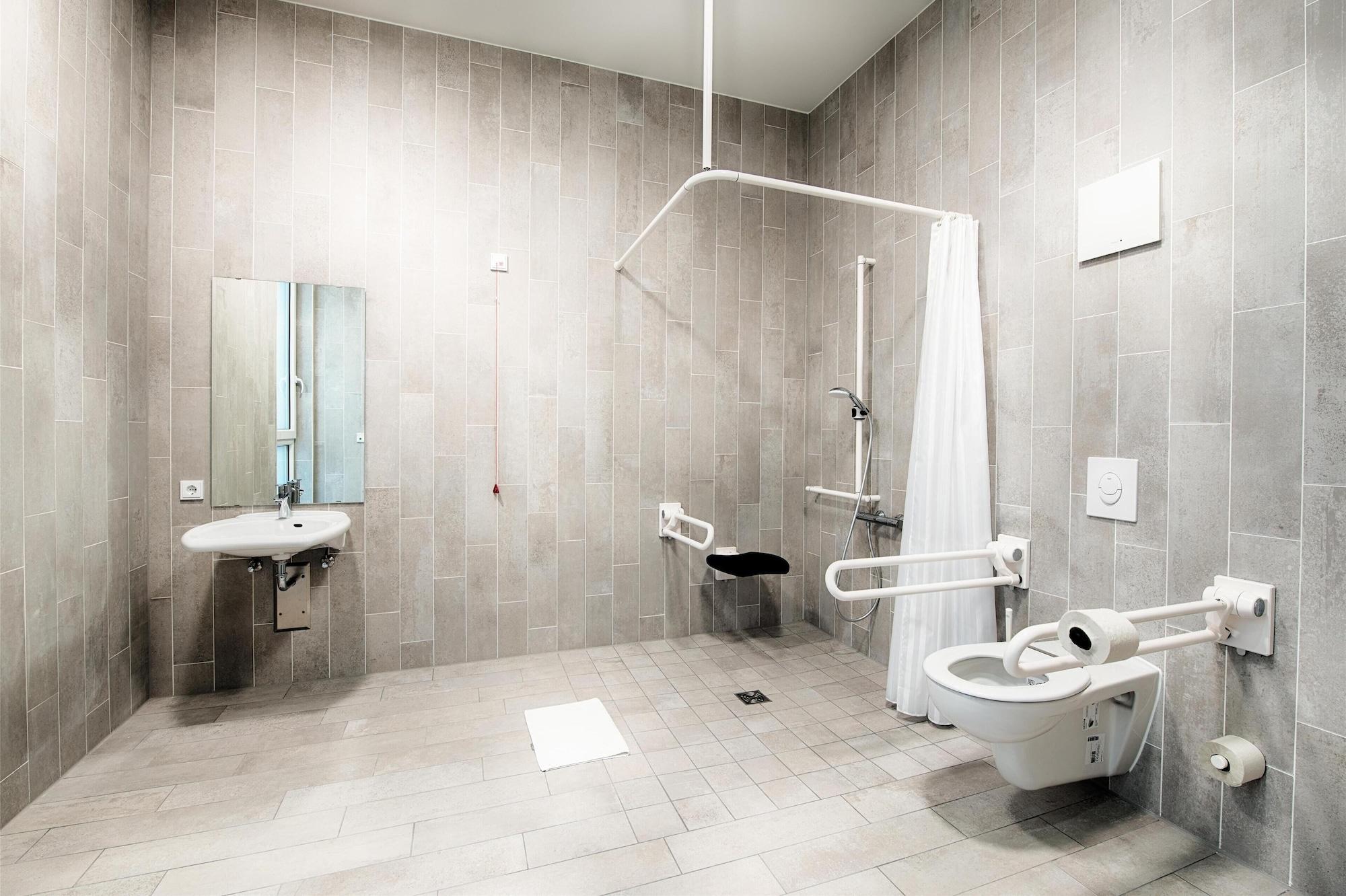 Equipamiento de Habitación B&B Hotel Rostock City-West