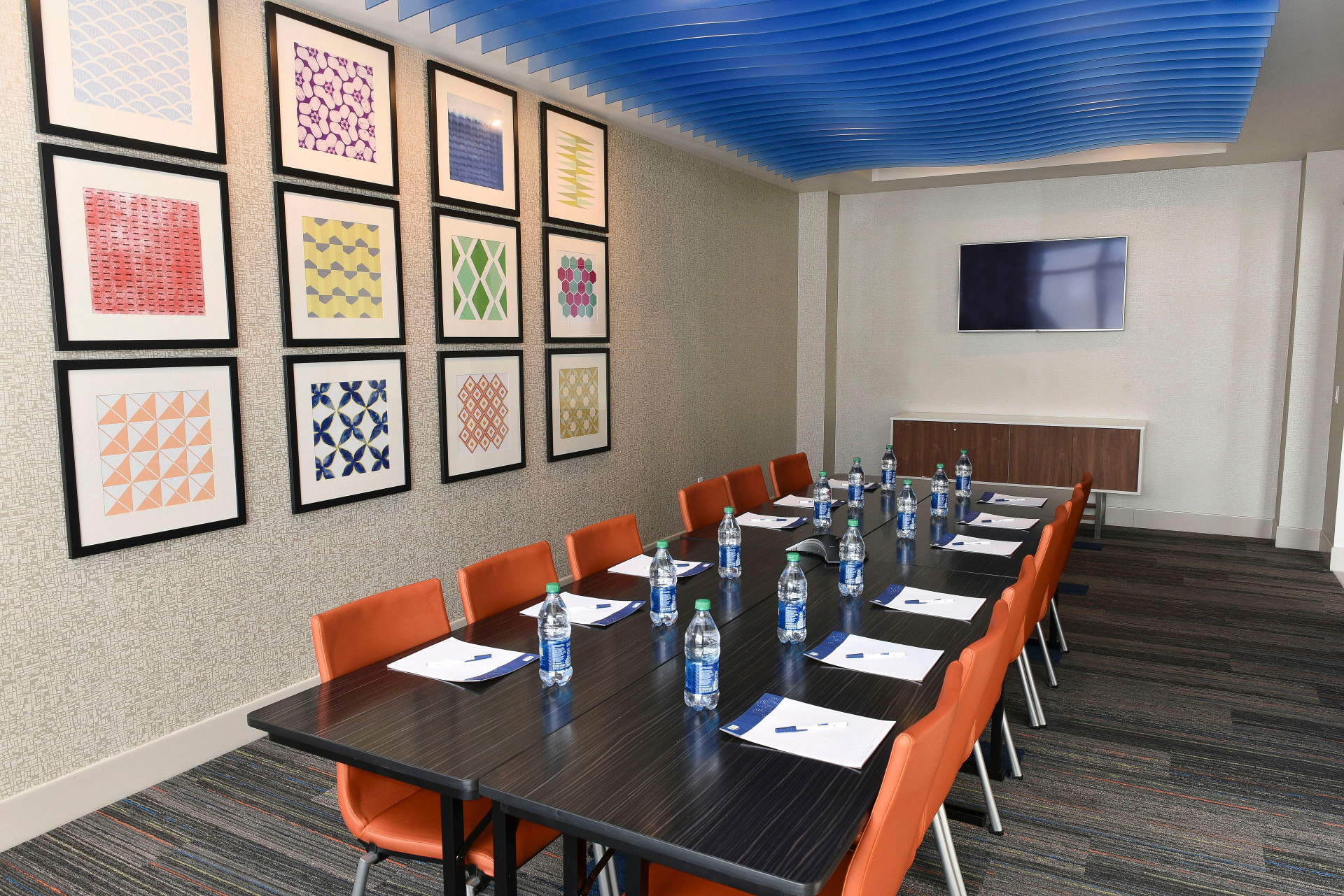 Centro de Negocios Holiday Inn Express and Suites MADISONVILLE
