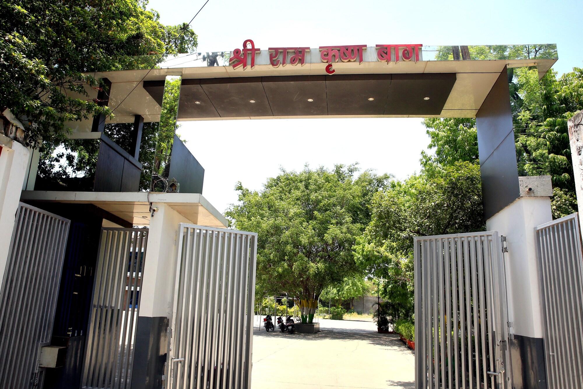 Vista Exterior Shri Ramkrishna Baag Hotel