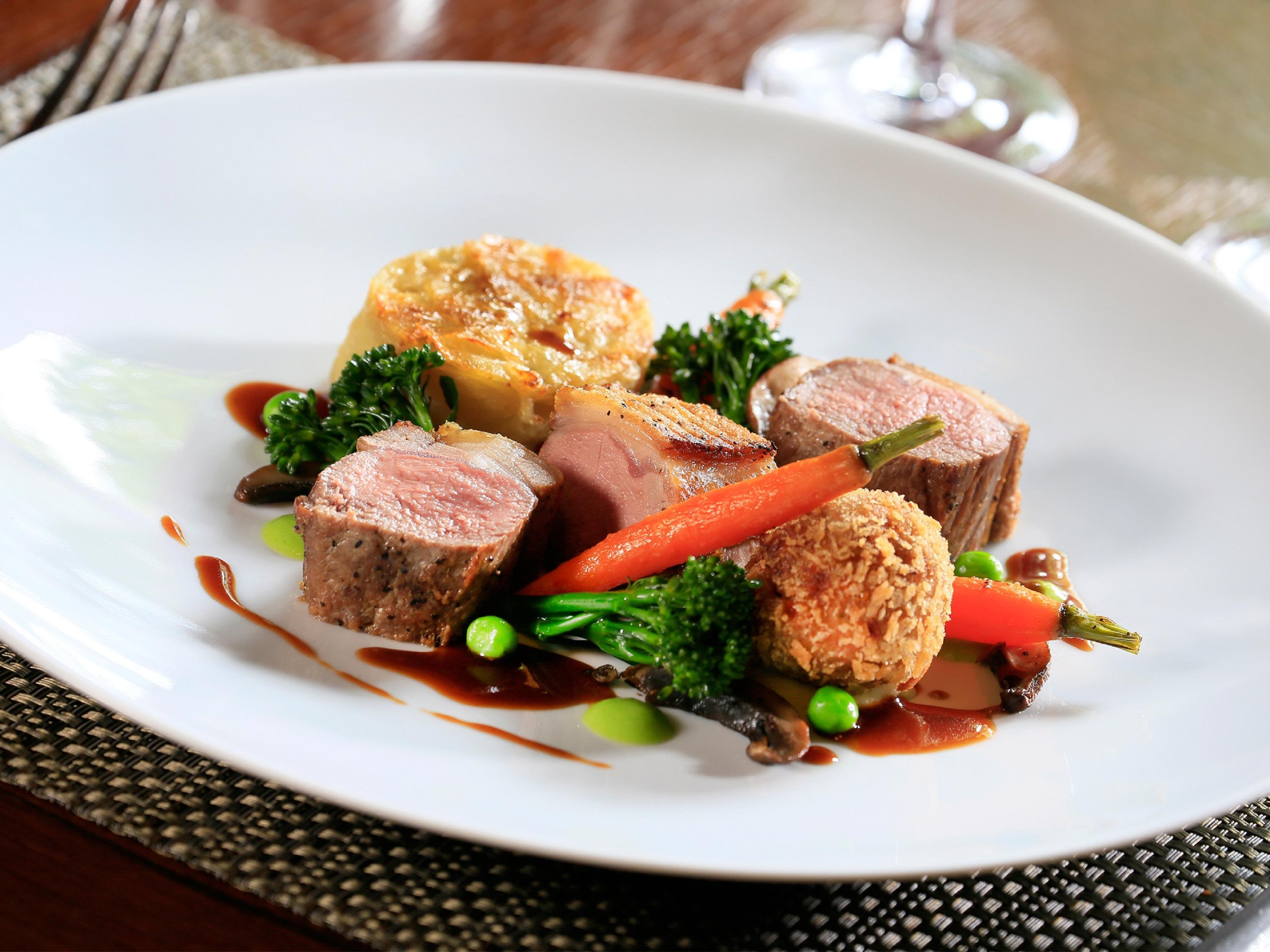Restaurant Macdonald Norwood Hall Hotel