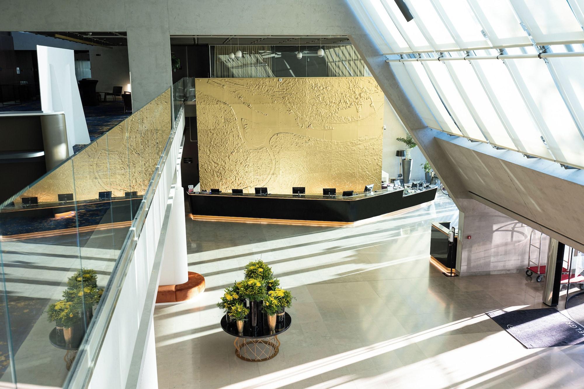 Vista Lobby Crowne Plaza Belgrade by IHG