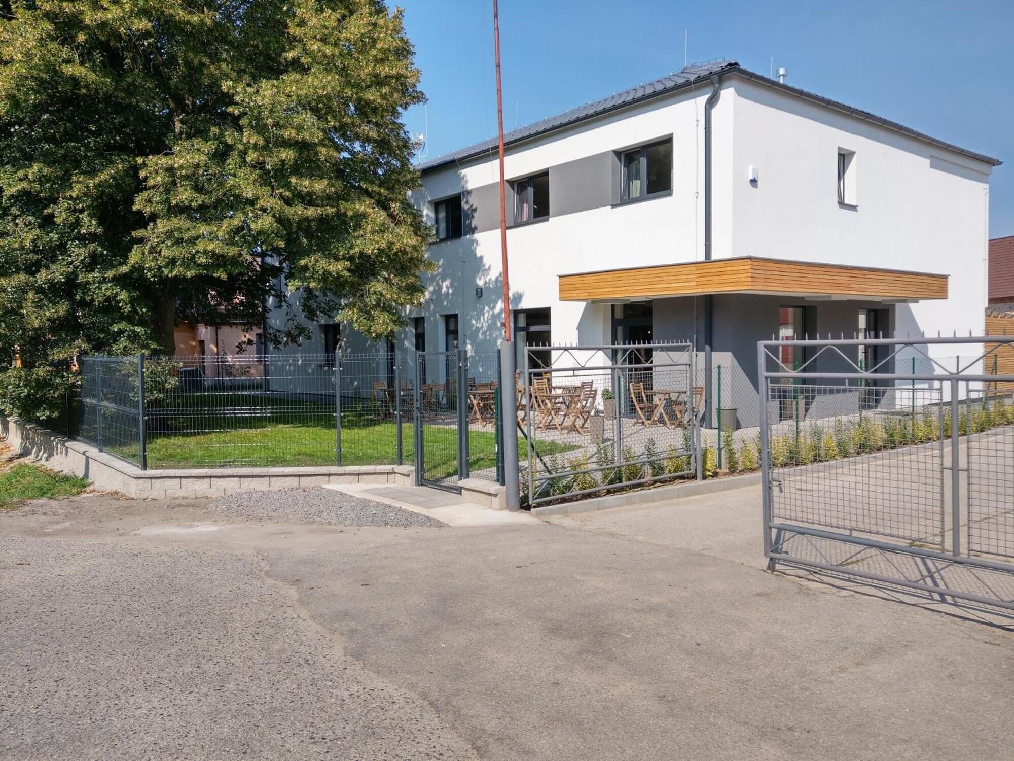 Vista Exterior Penzion Dílna