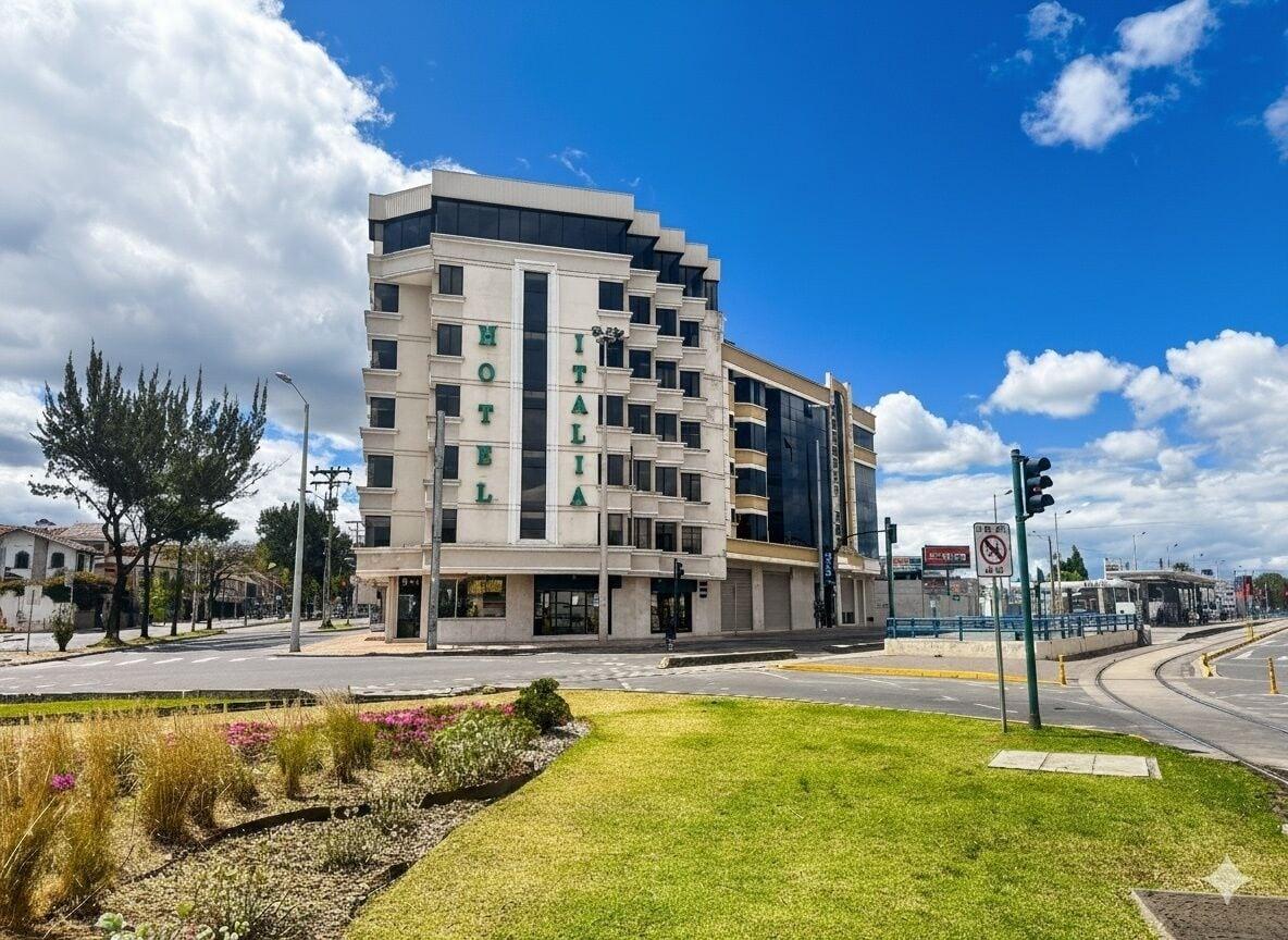 Vista Exterior Hotel Italia Cuenca - Tranvía Centro y Aeropuerto