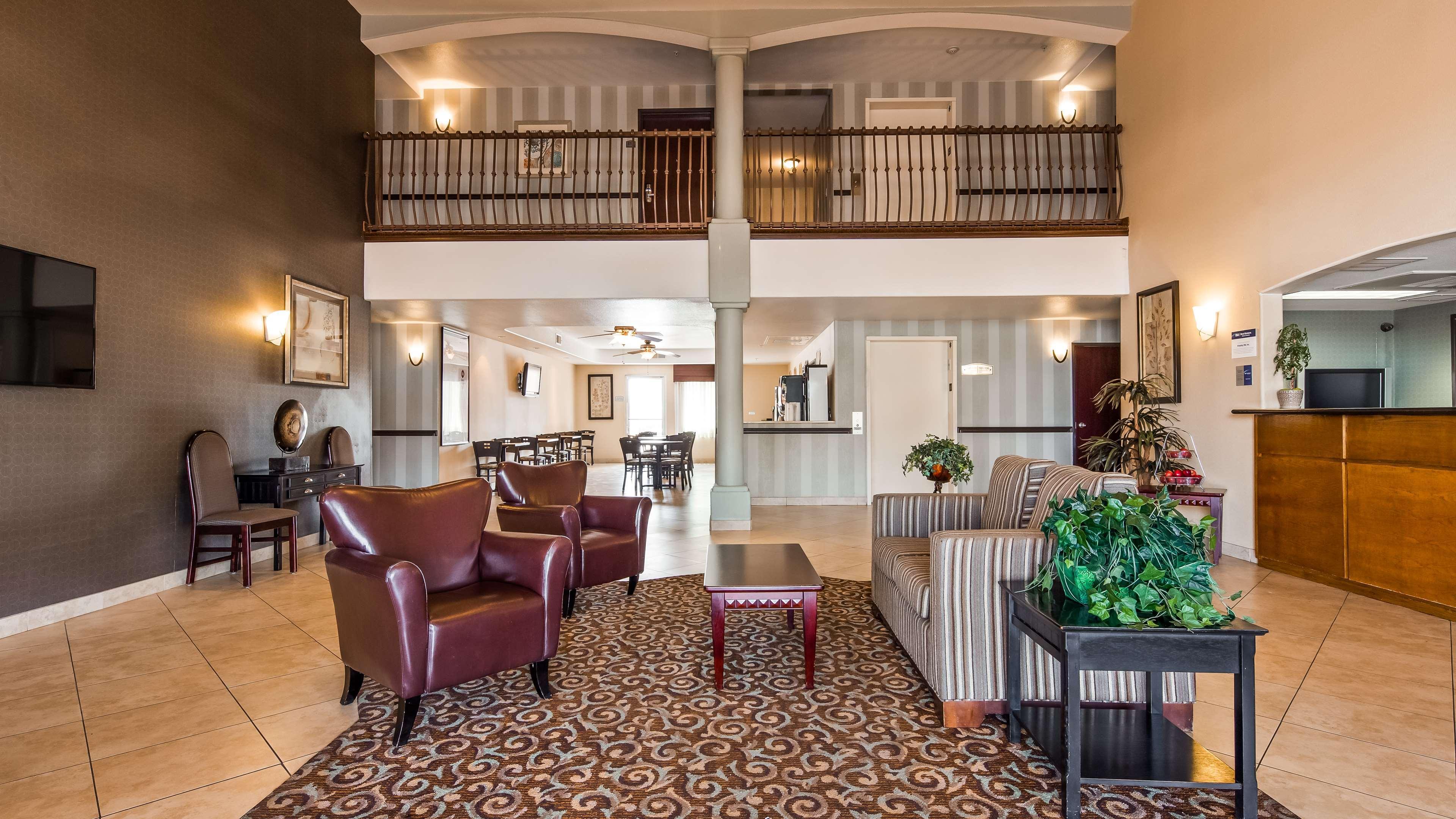Vista Lobby Best Western Plus Main Street Inn