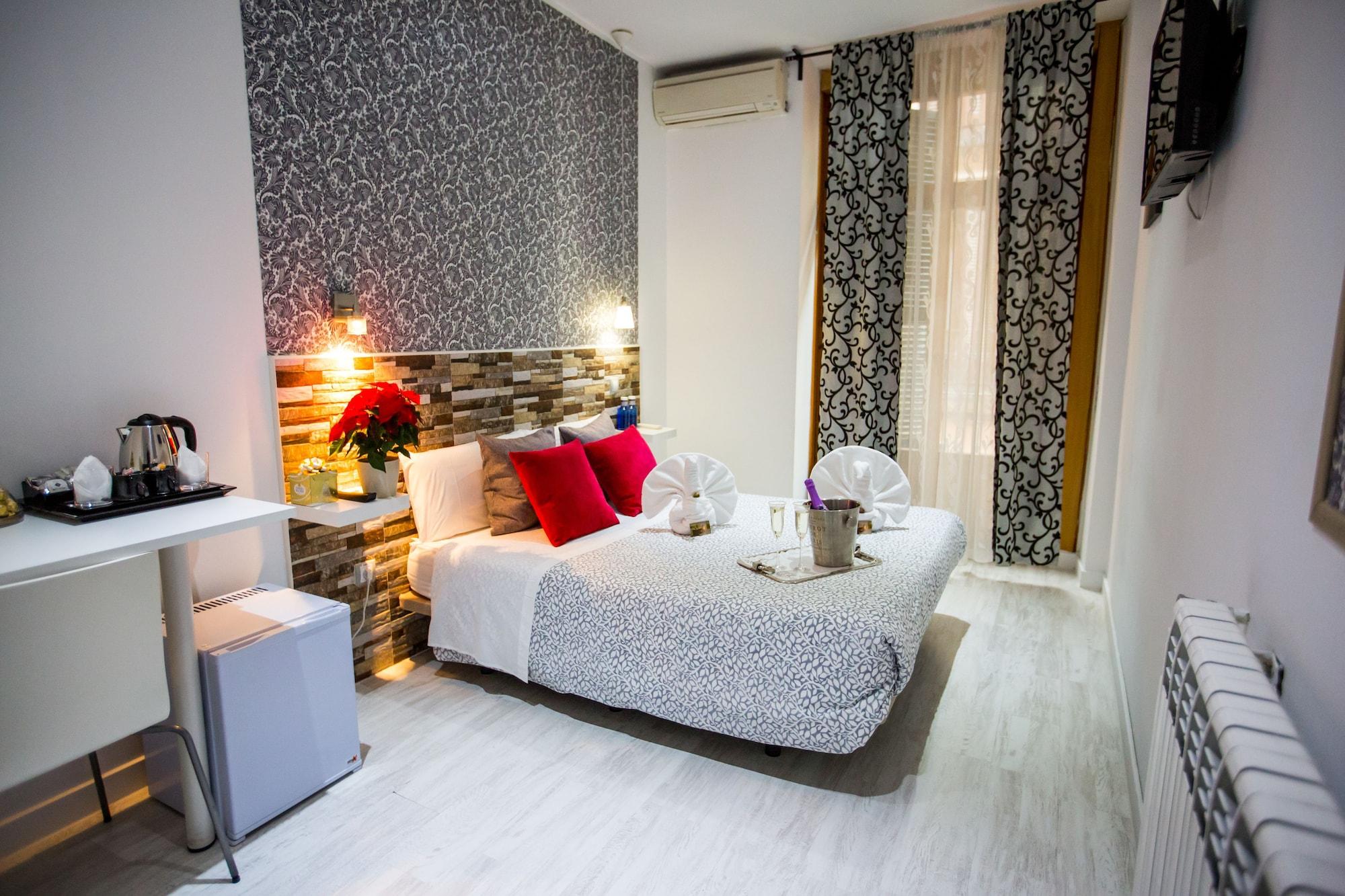 Varios Hostal Adis