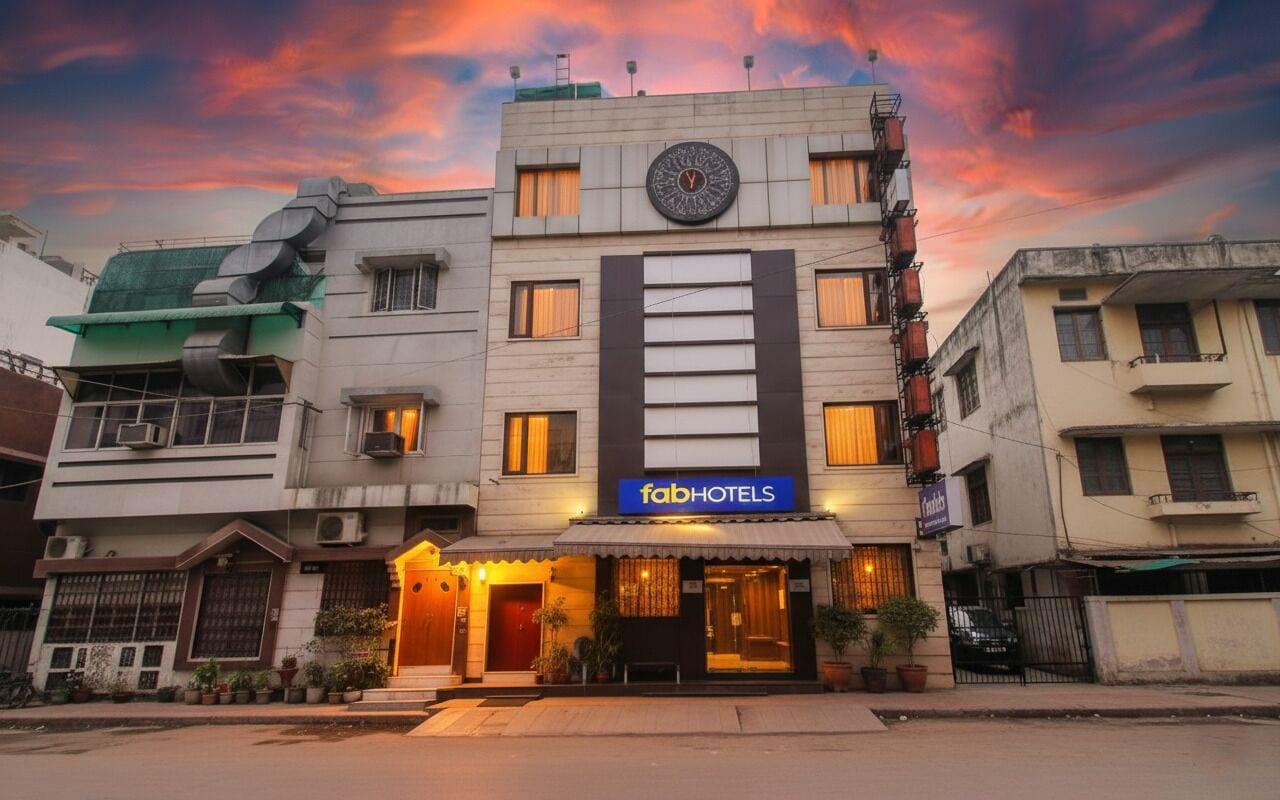 Vista Exterior FabHotel Yug Villa