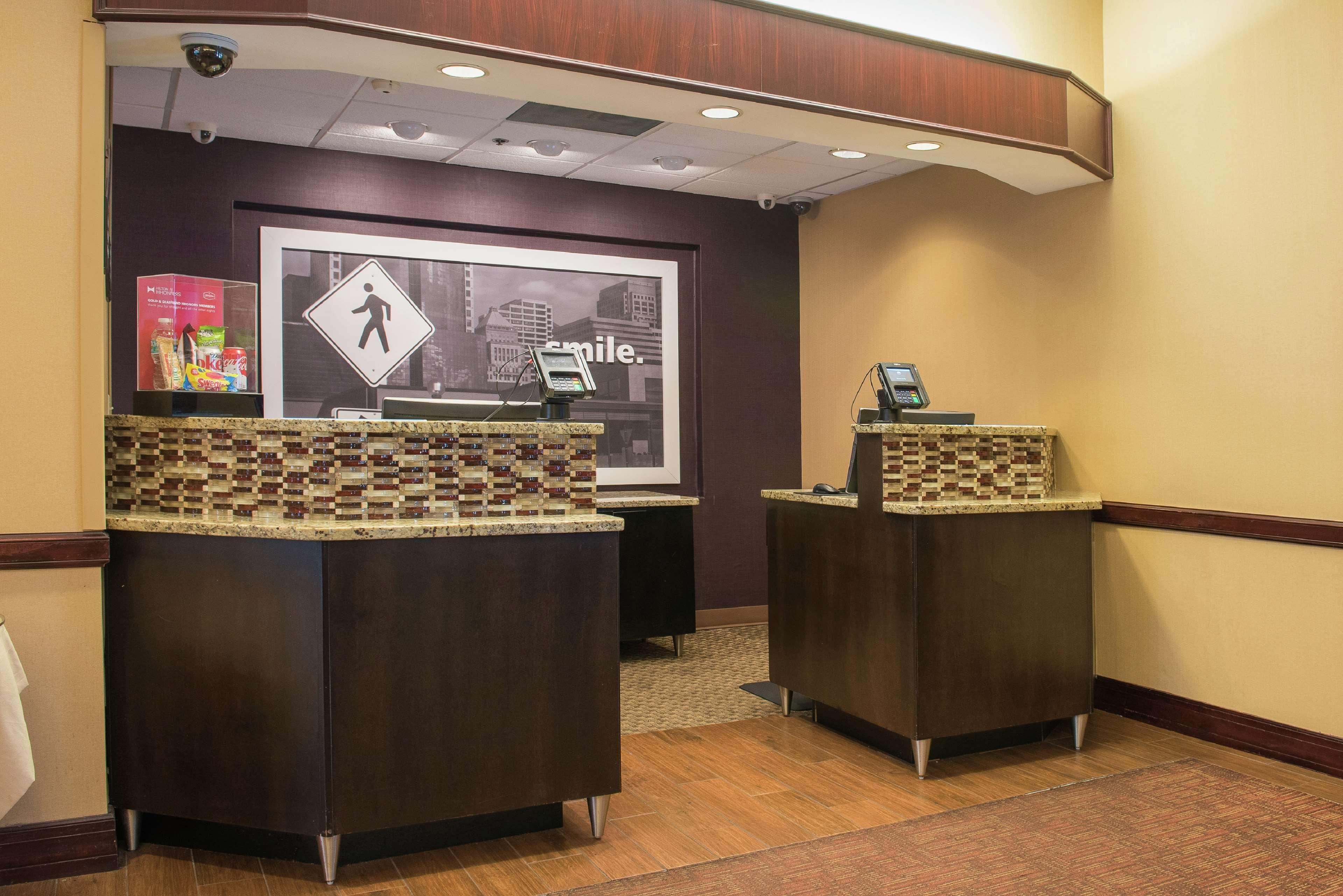 Vista Lobby Hampton Inn & Suites Tampa-North
