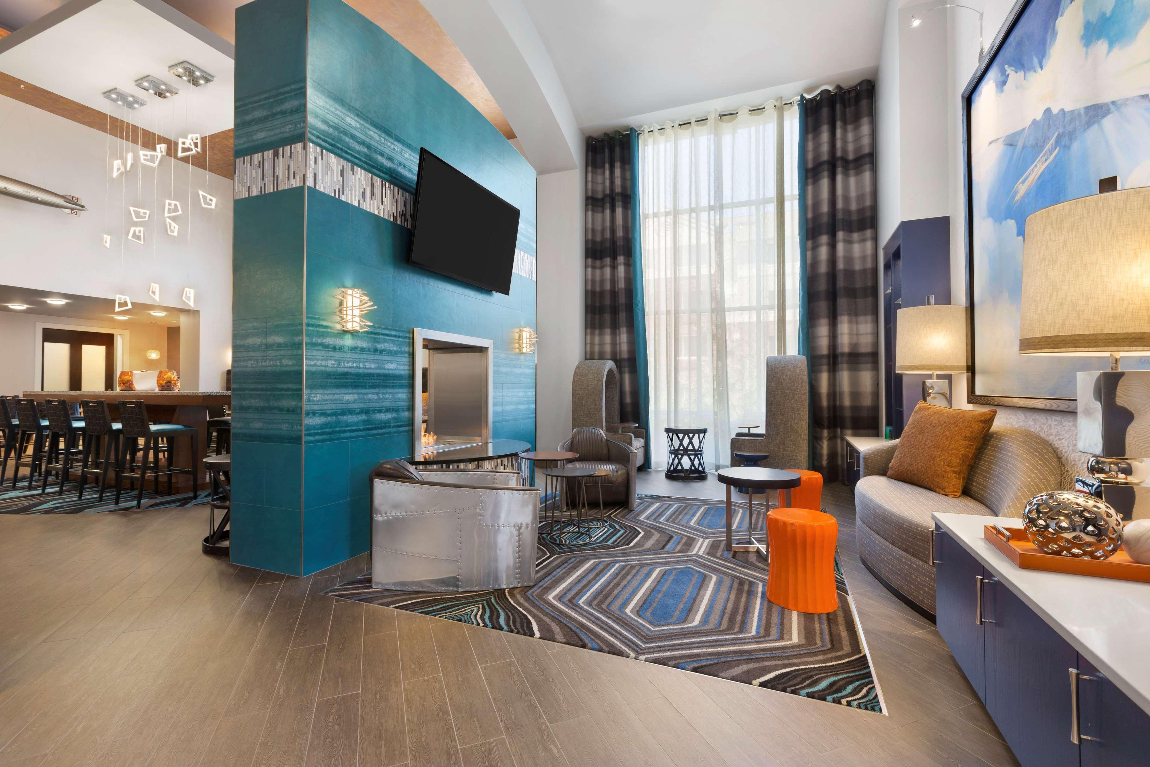 Vista Lobby Hampton Inn & Suites Herndon-Reston