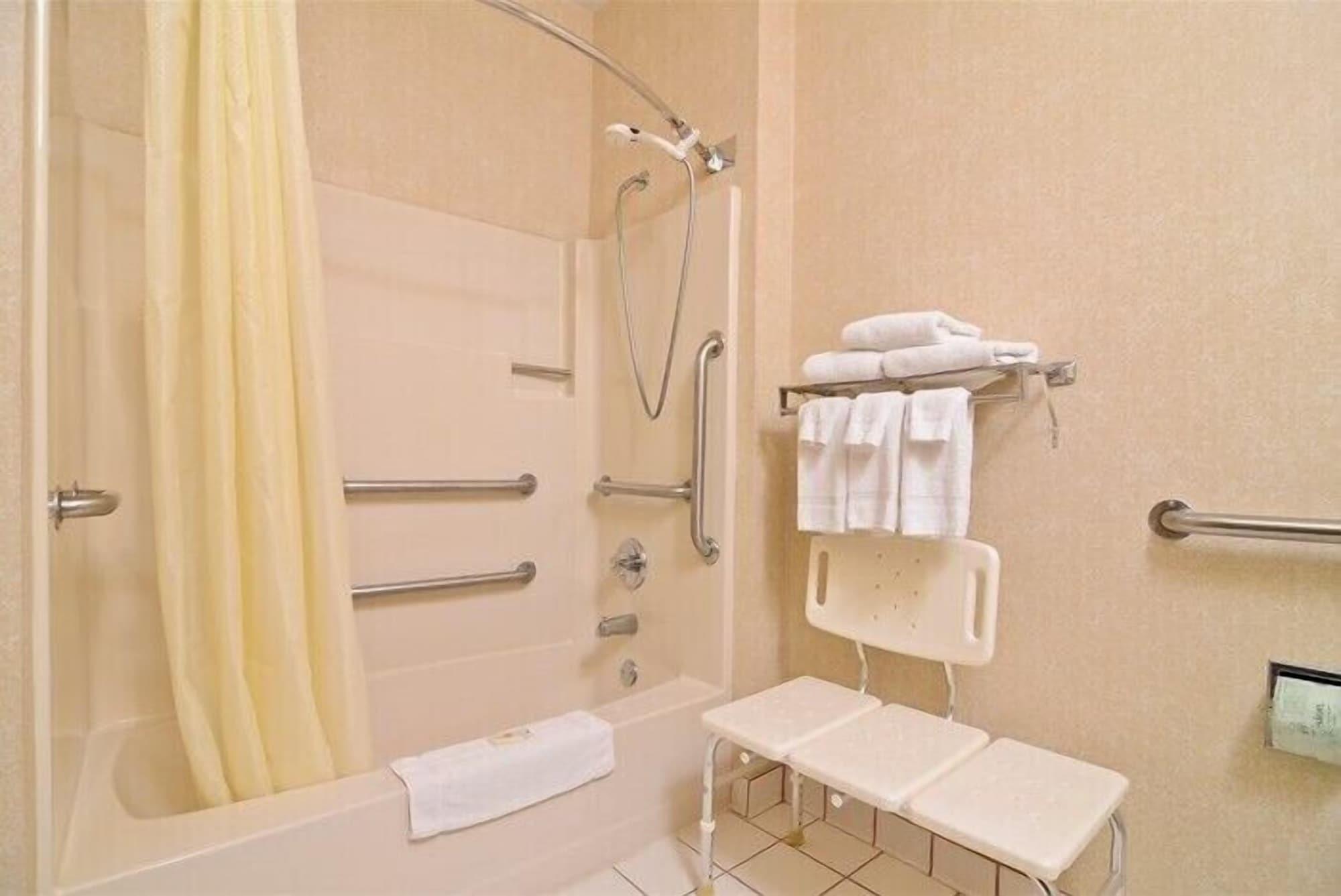 Equipamiento de Habitación Quality Inn at Collins Road - Cedar Rapids