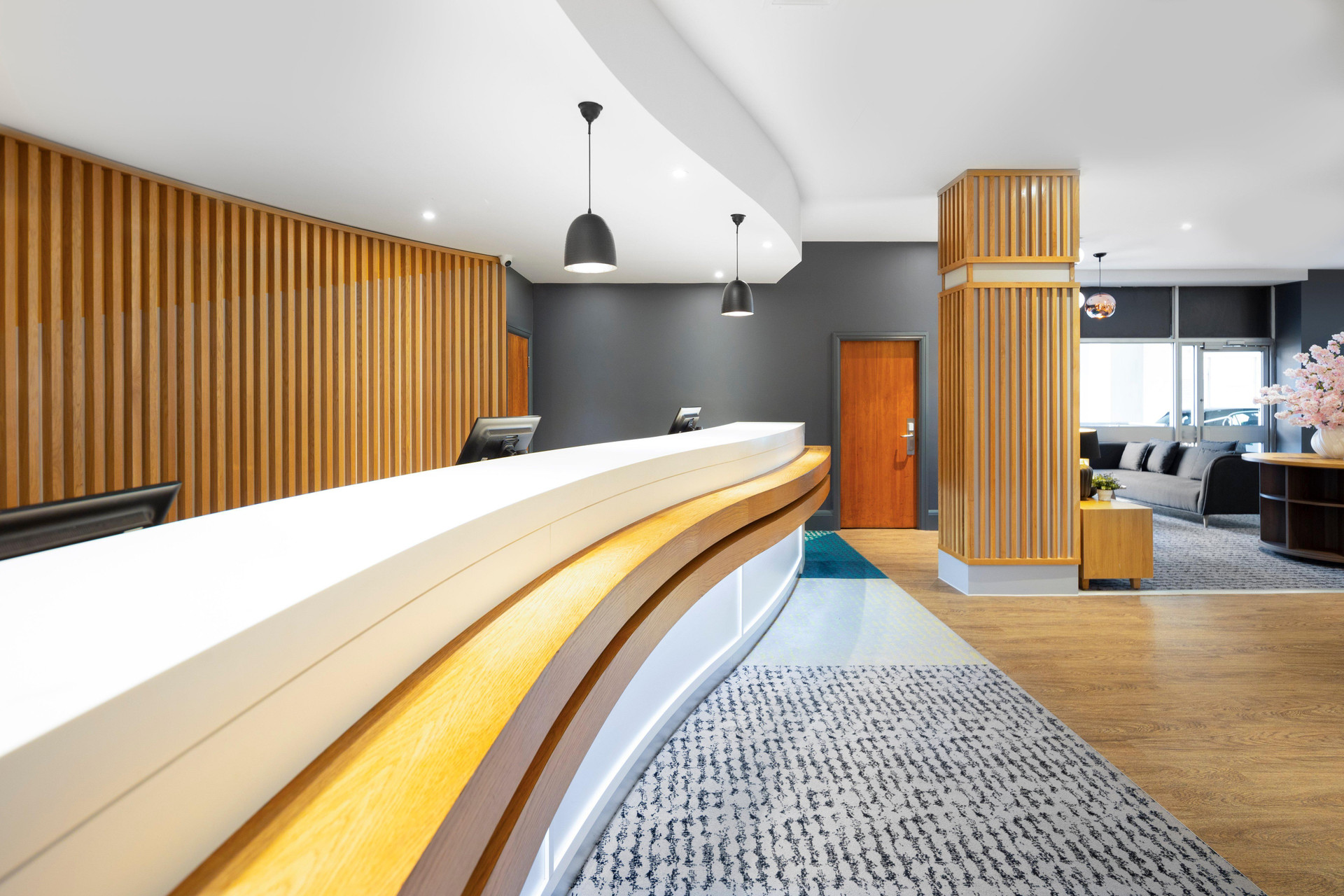 Vista Lobby Holiday Inn Leicester by IHG