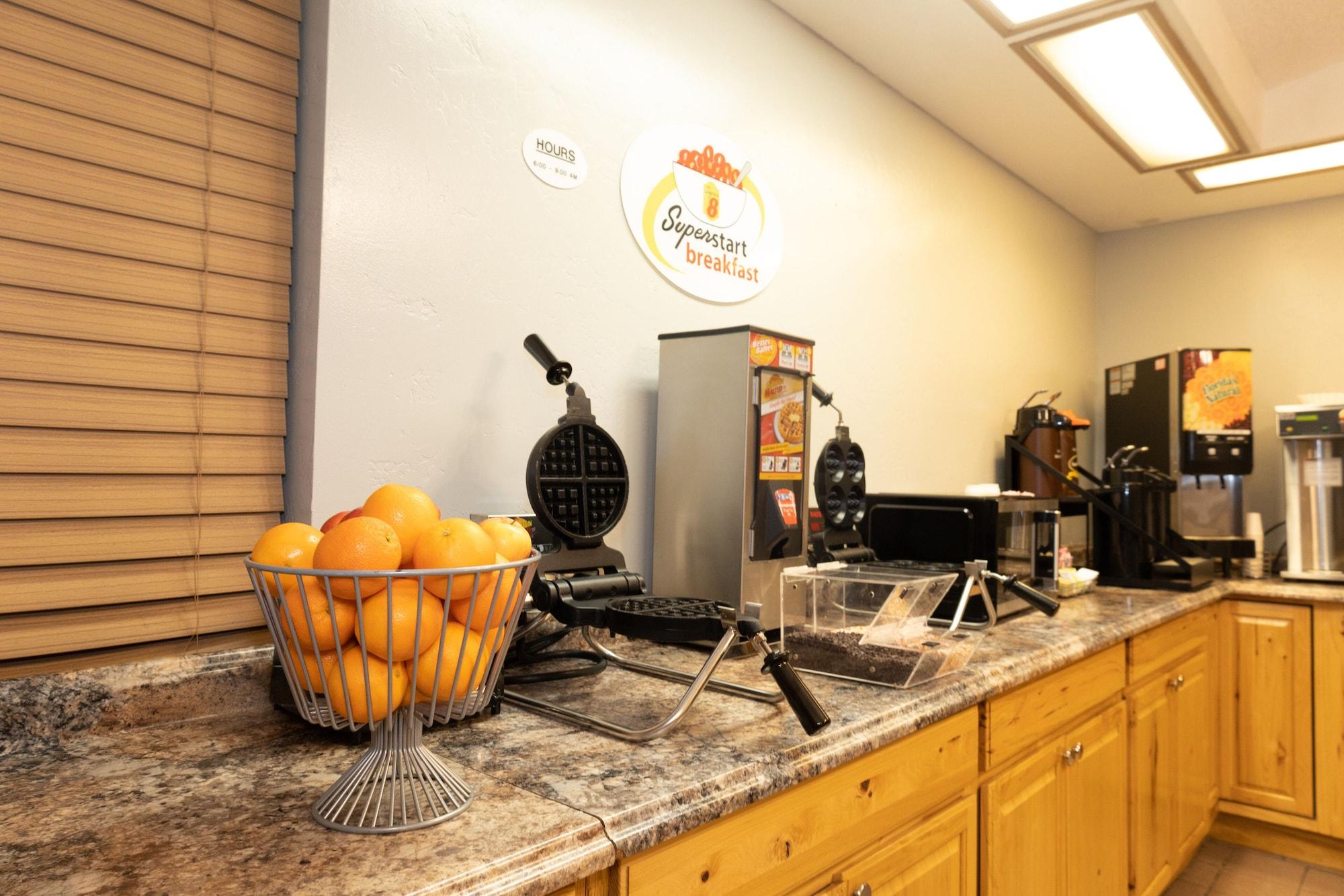 Restaurant Super 8 by Wyndham Missoula/Brooks Street
