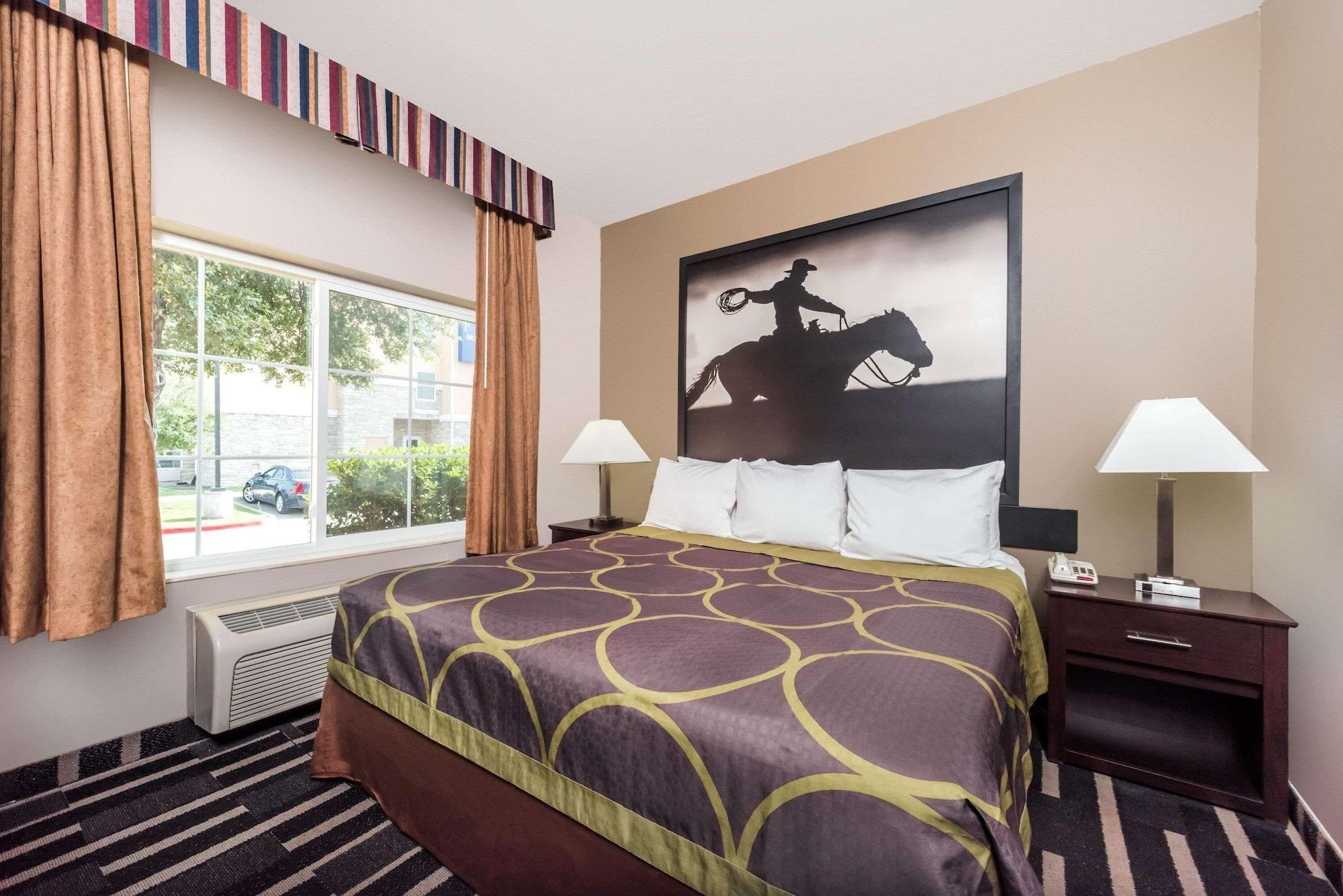 Habitación Super 8 by Wyndham Fort Worth North