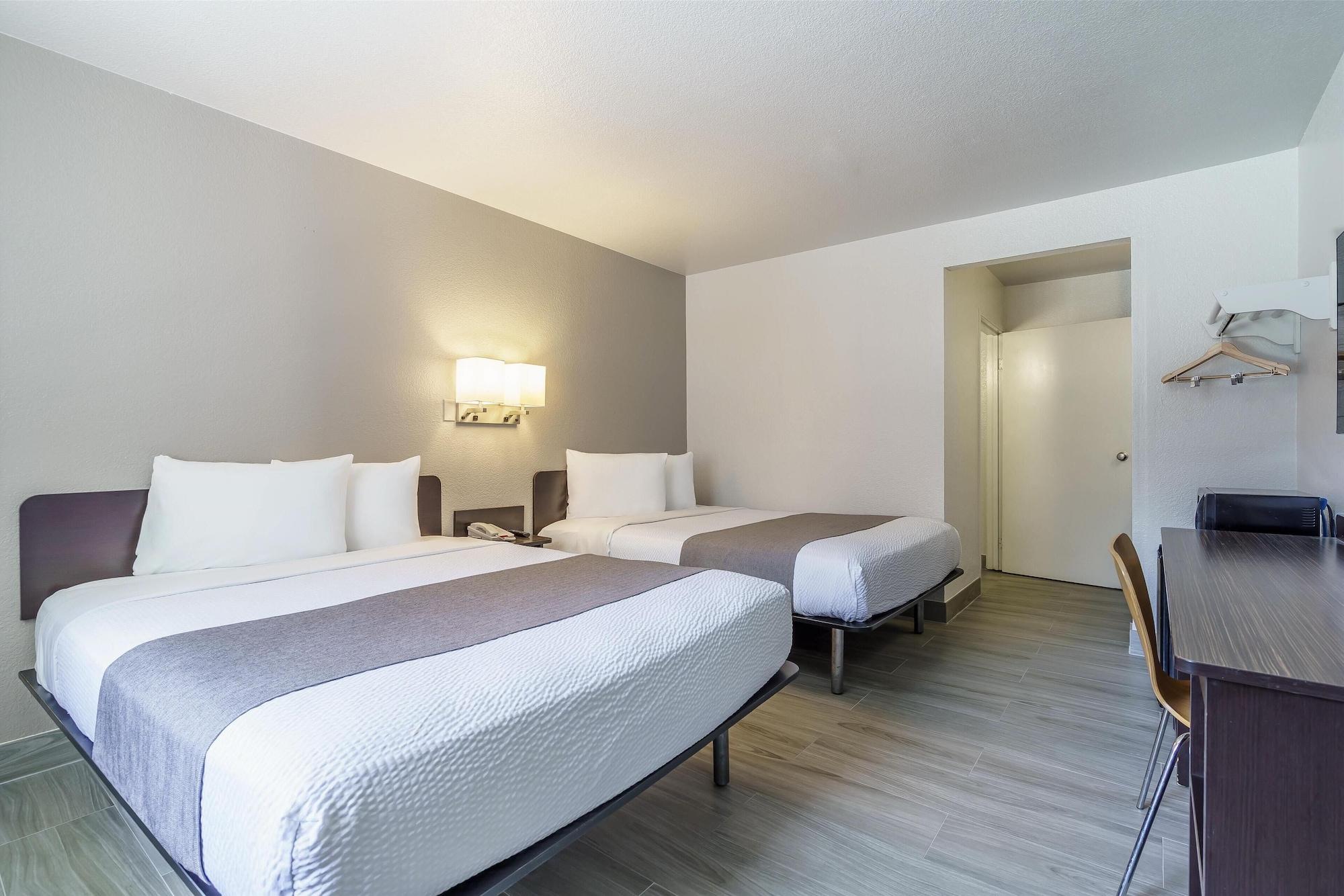 Varios Motel 6 Fremont, CA - North