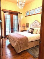 Alquiler Temporario - LUXURY FRENCH STYLED RETREAT SURROUNDED BY NATURE, BUTCHART GARDEN, HIKING!