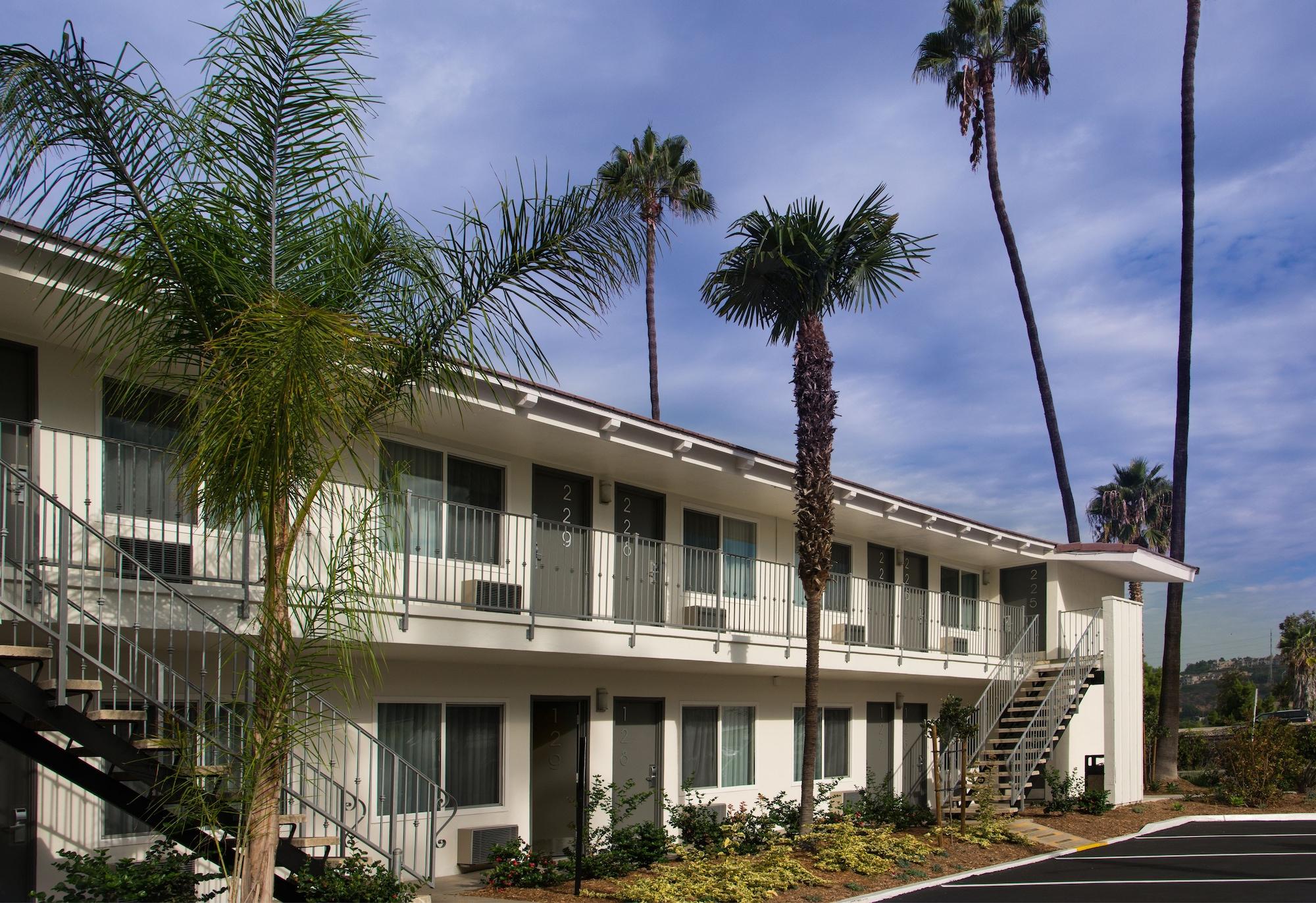 Vista Exterior Hotel Iris - San Diego