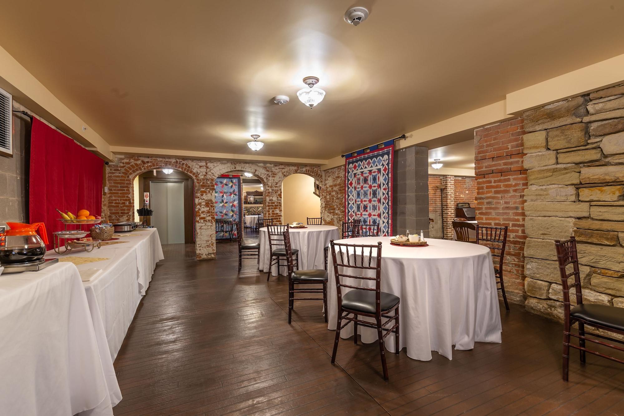 Restaurant Steele Mansion