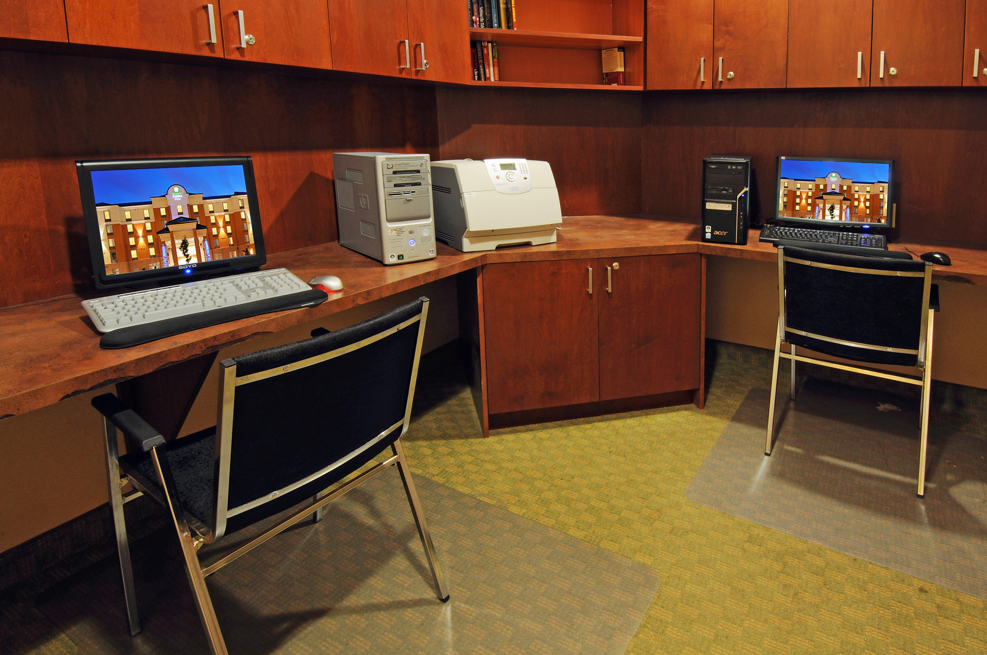 Vista Lobby Holiday Inn Express & Suites Brampton by IHG