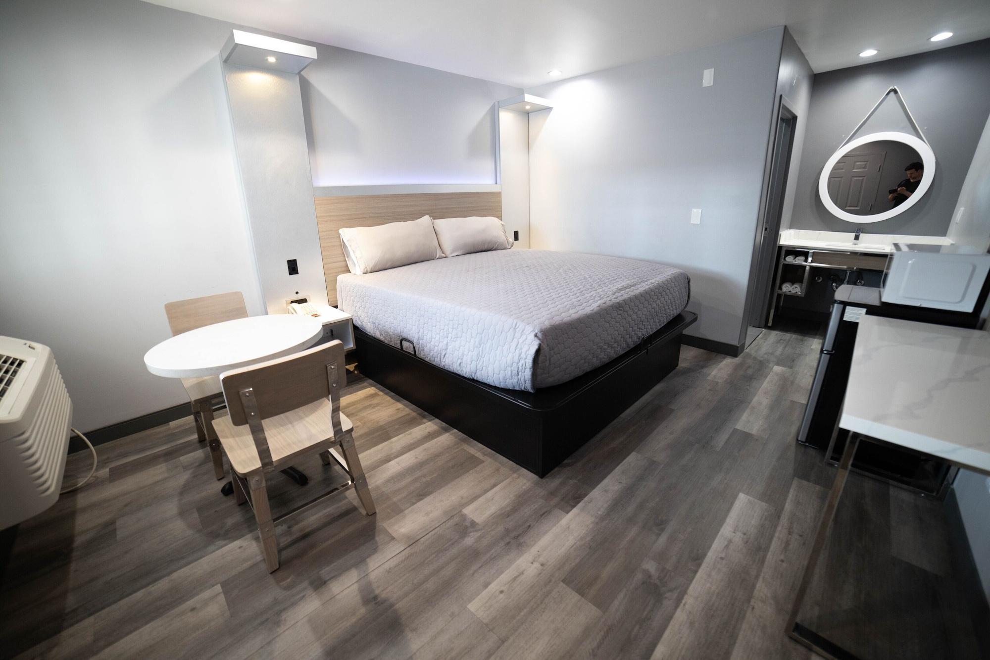 Varios Palms Motel
