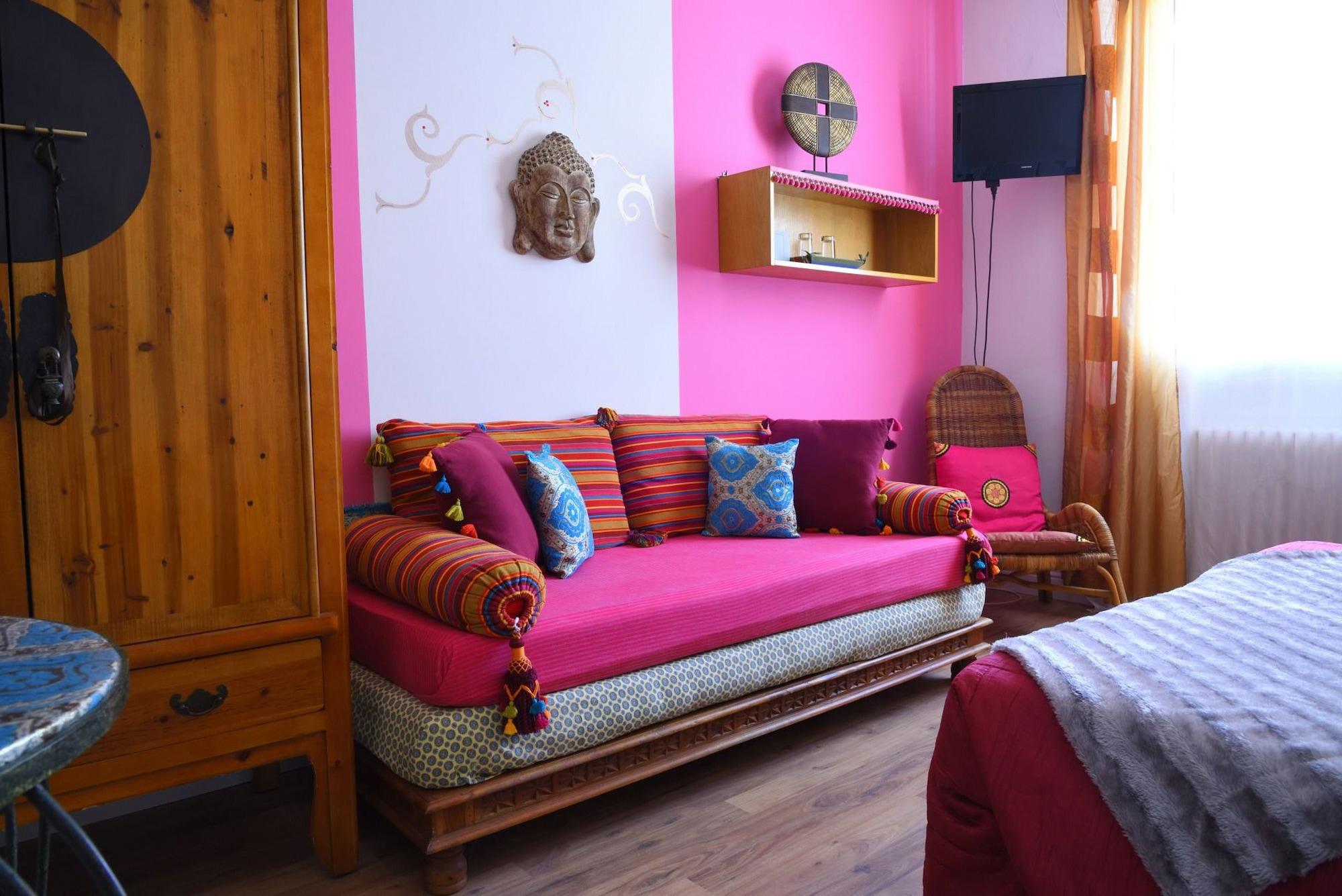 Varios Leonardo's Rooms