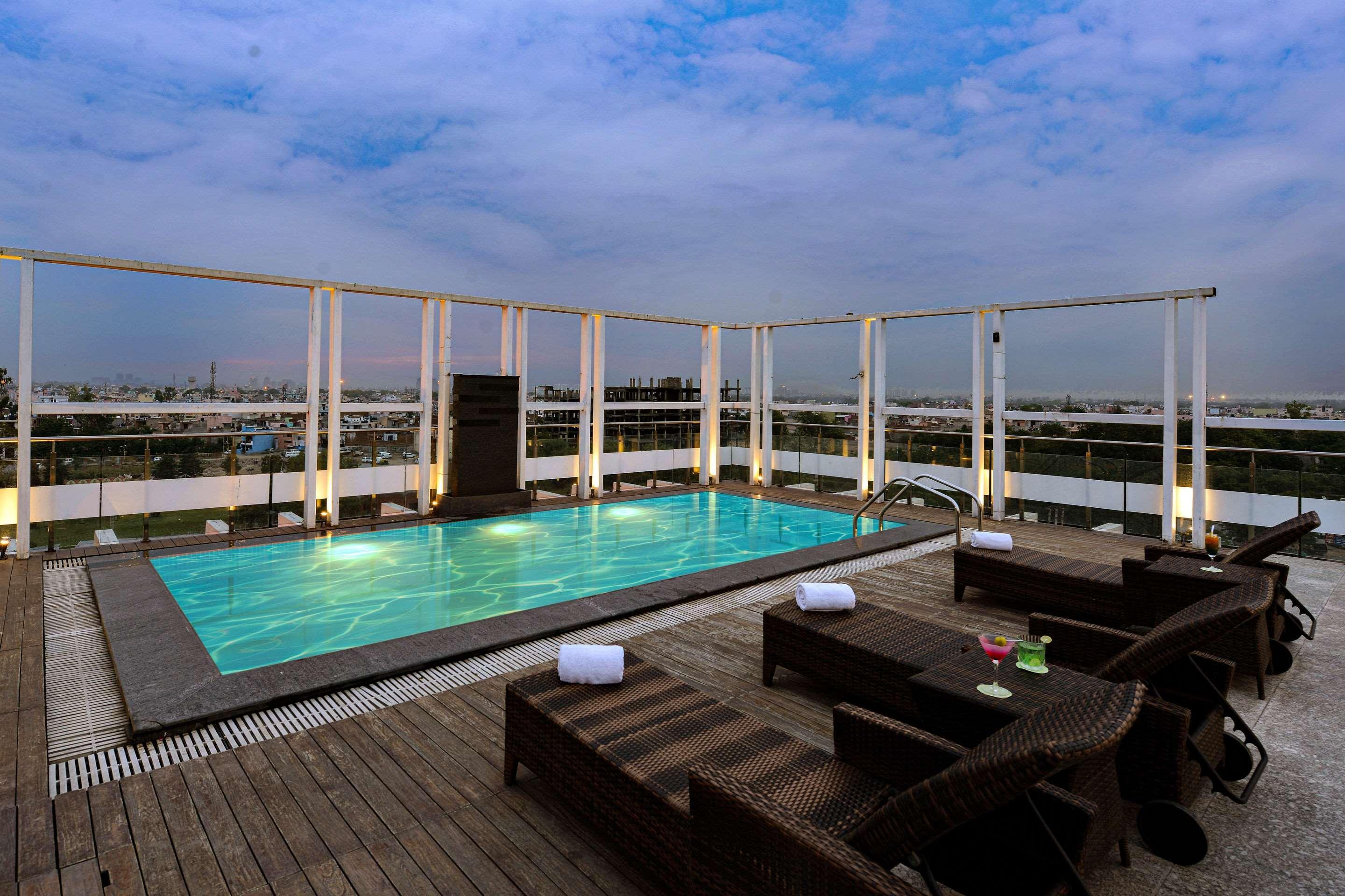 Vista Piscina Quality Inn Gurgaon